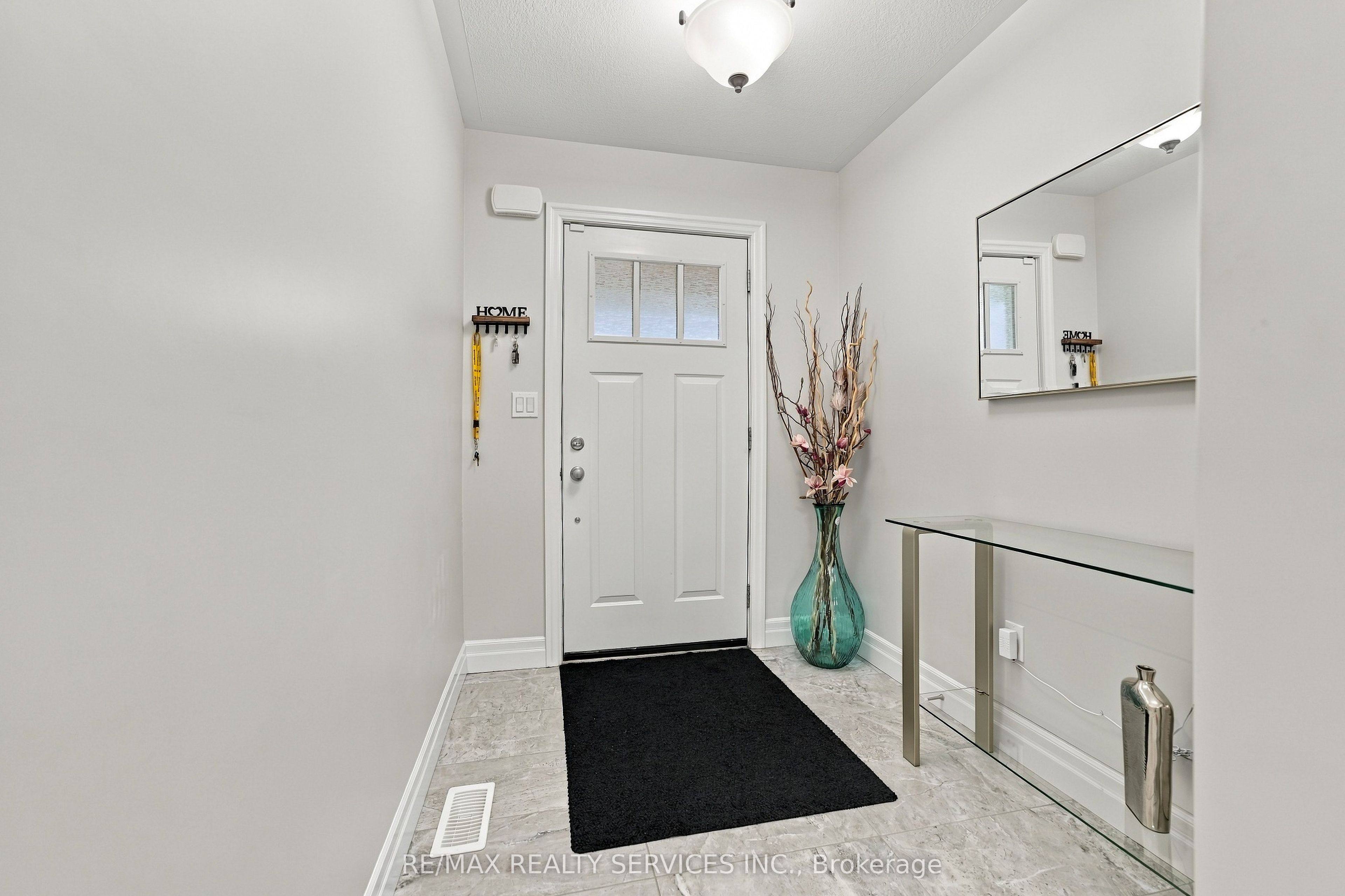 50 Mercedes Drive Property Photo 5