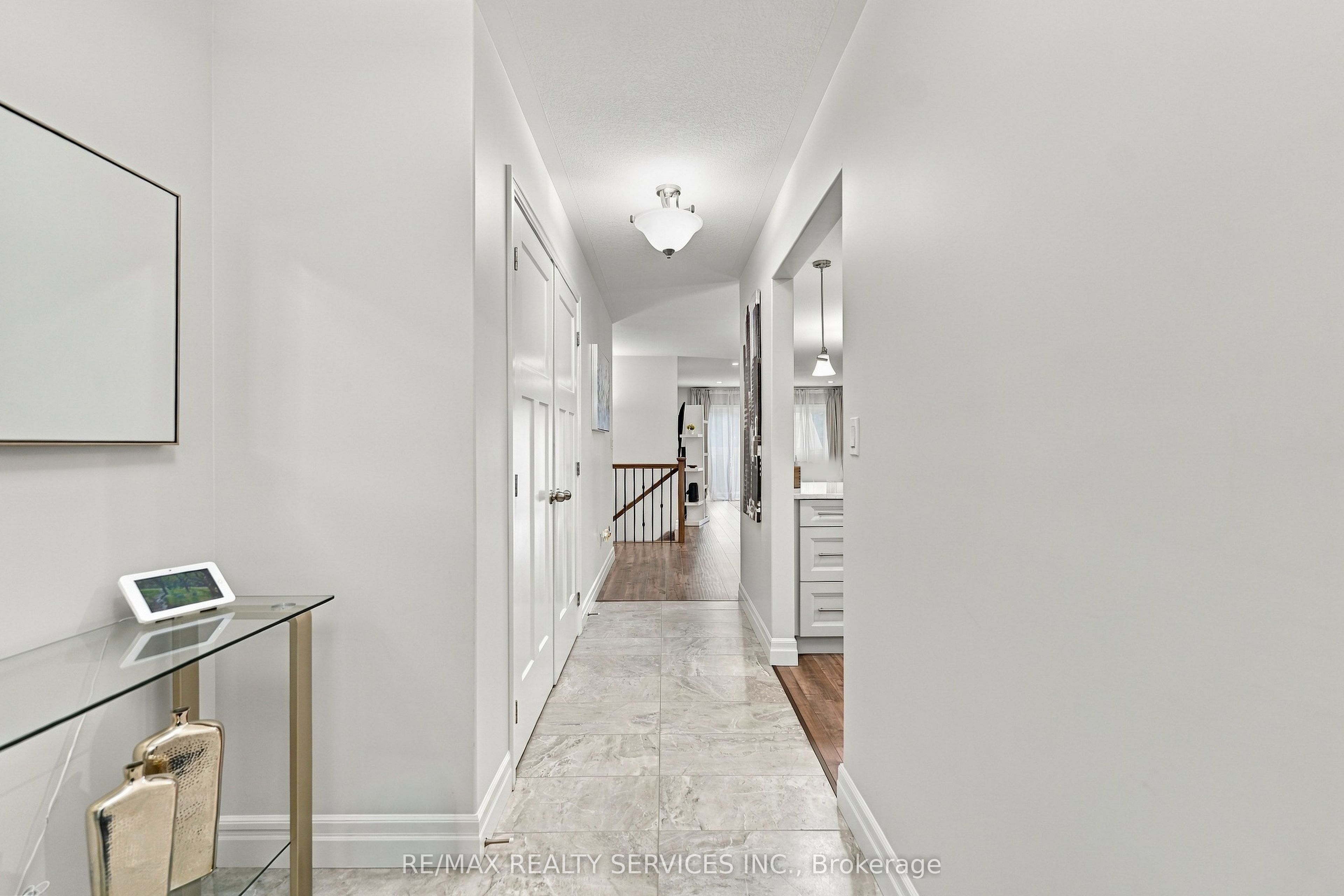 50 Mercedes Drive Property Photo 6