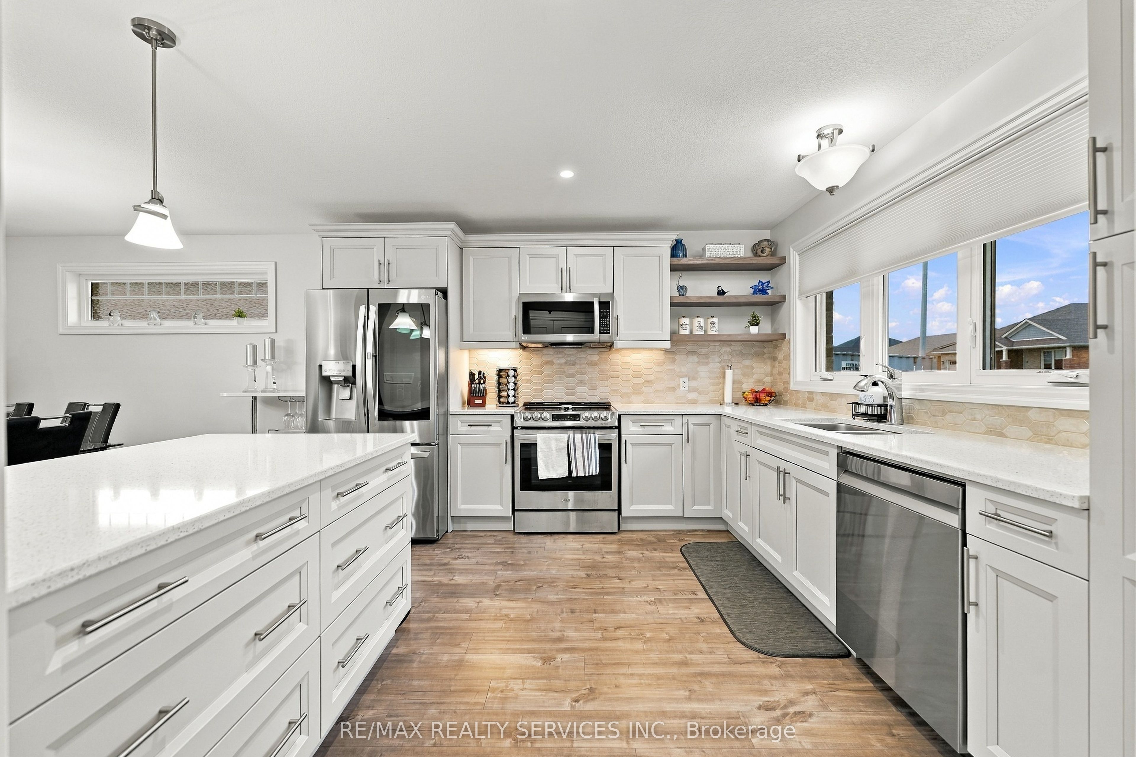 50 Mercedes Drive Property Photo 8
