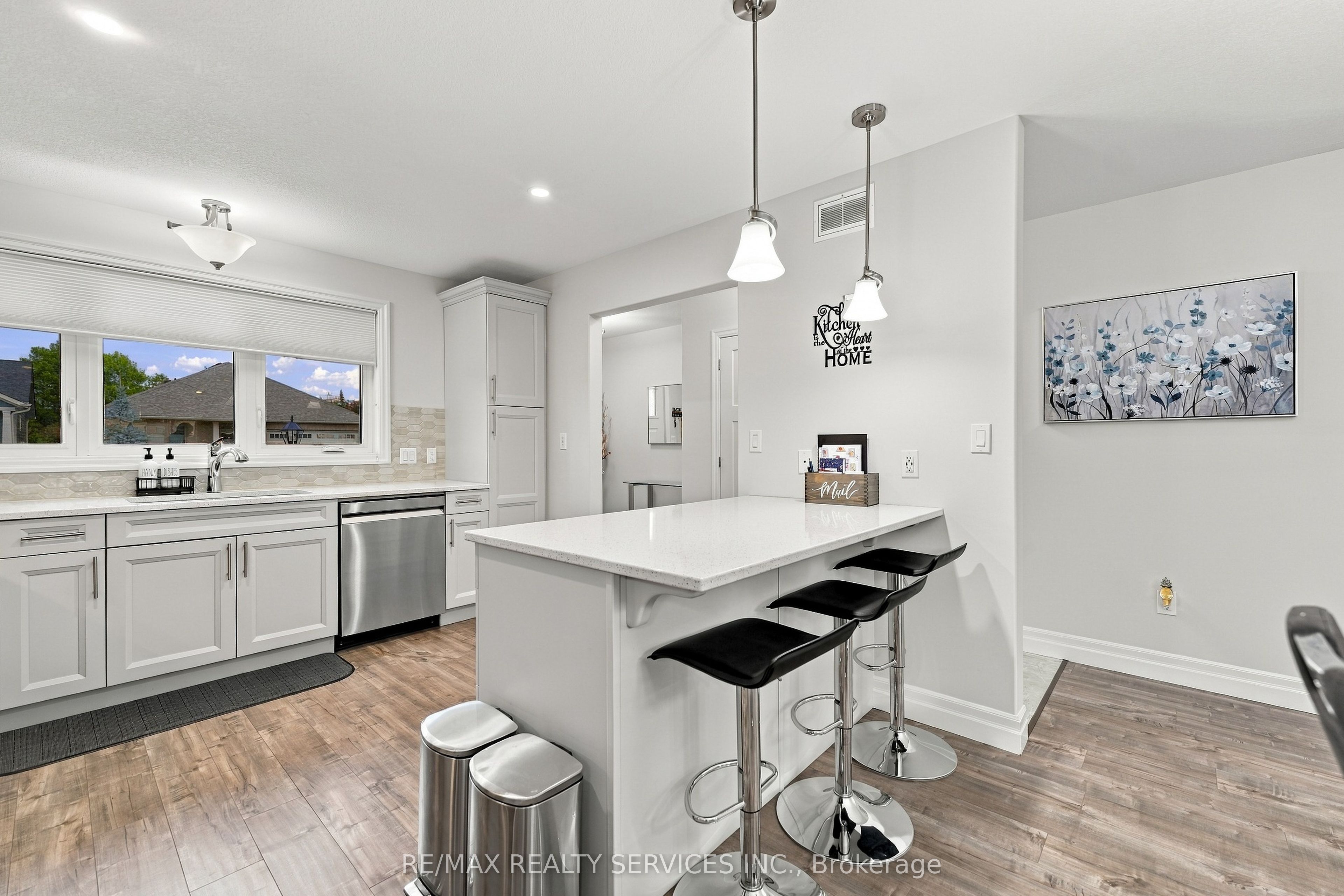 50 Mercedes Drive Property Photo 12