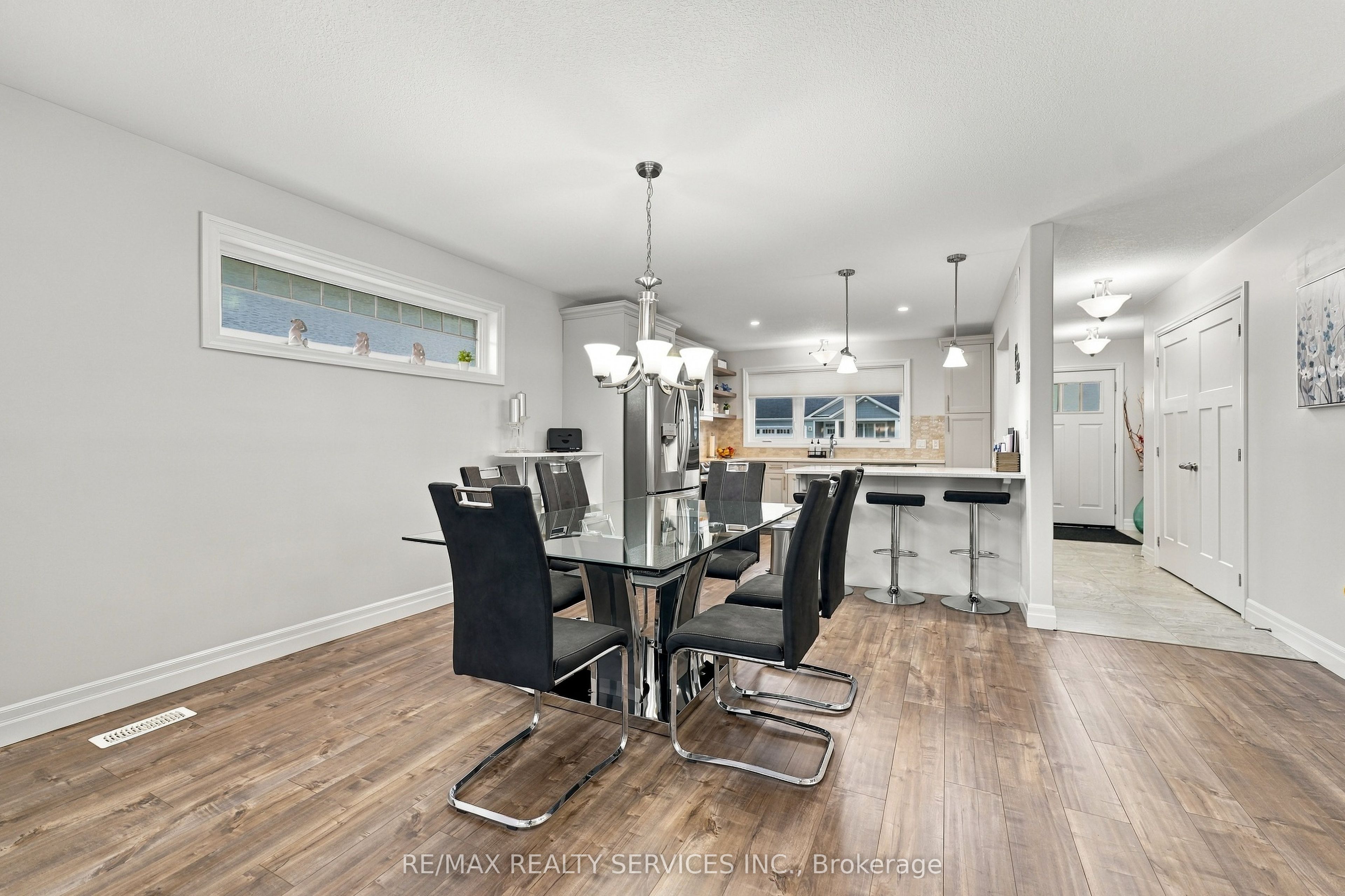 50 Mercedes Drive Property Photo 13