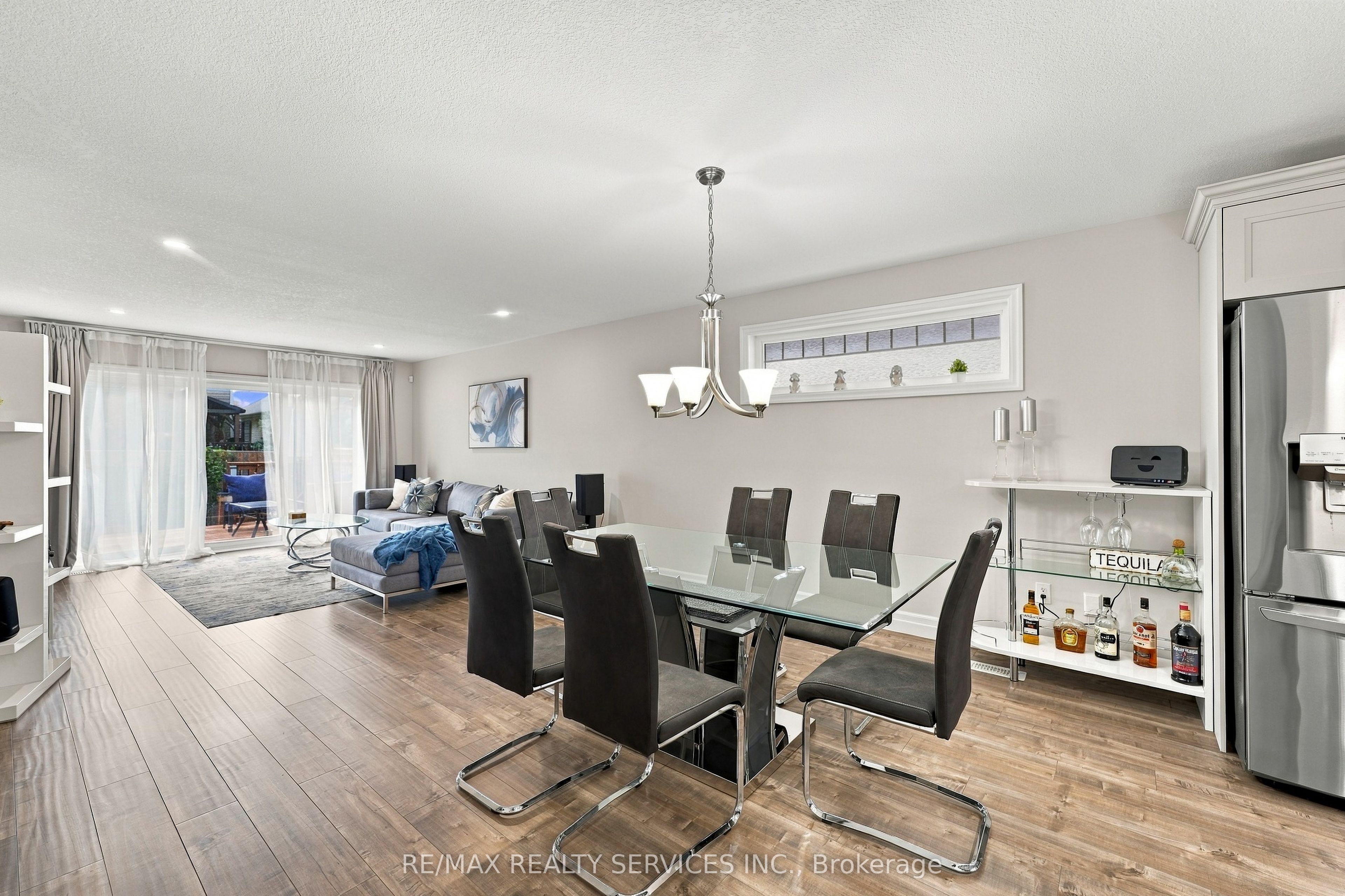 50 Mercedes Drive Property Photo 14