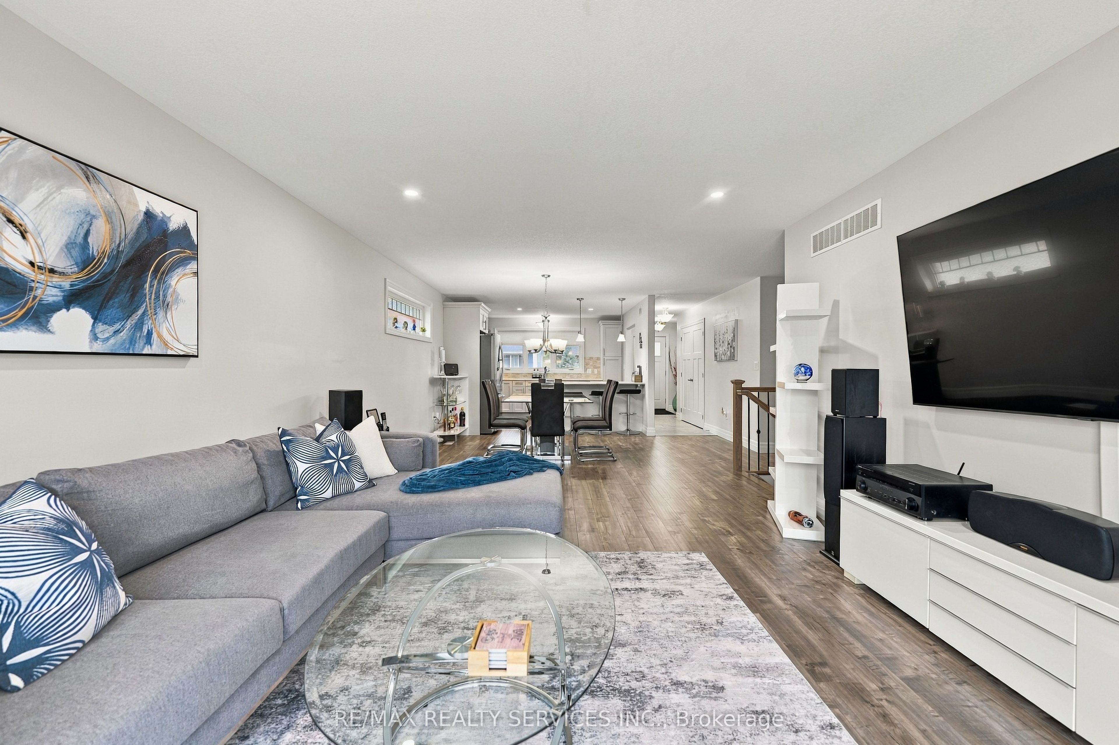 50 Mercedes Drive Property Photo 18