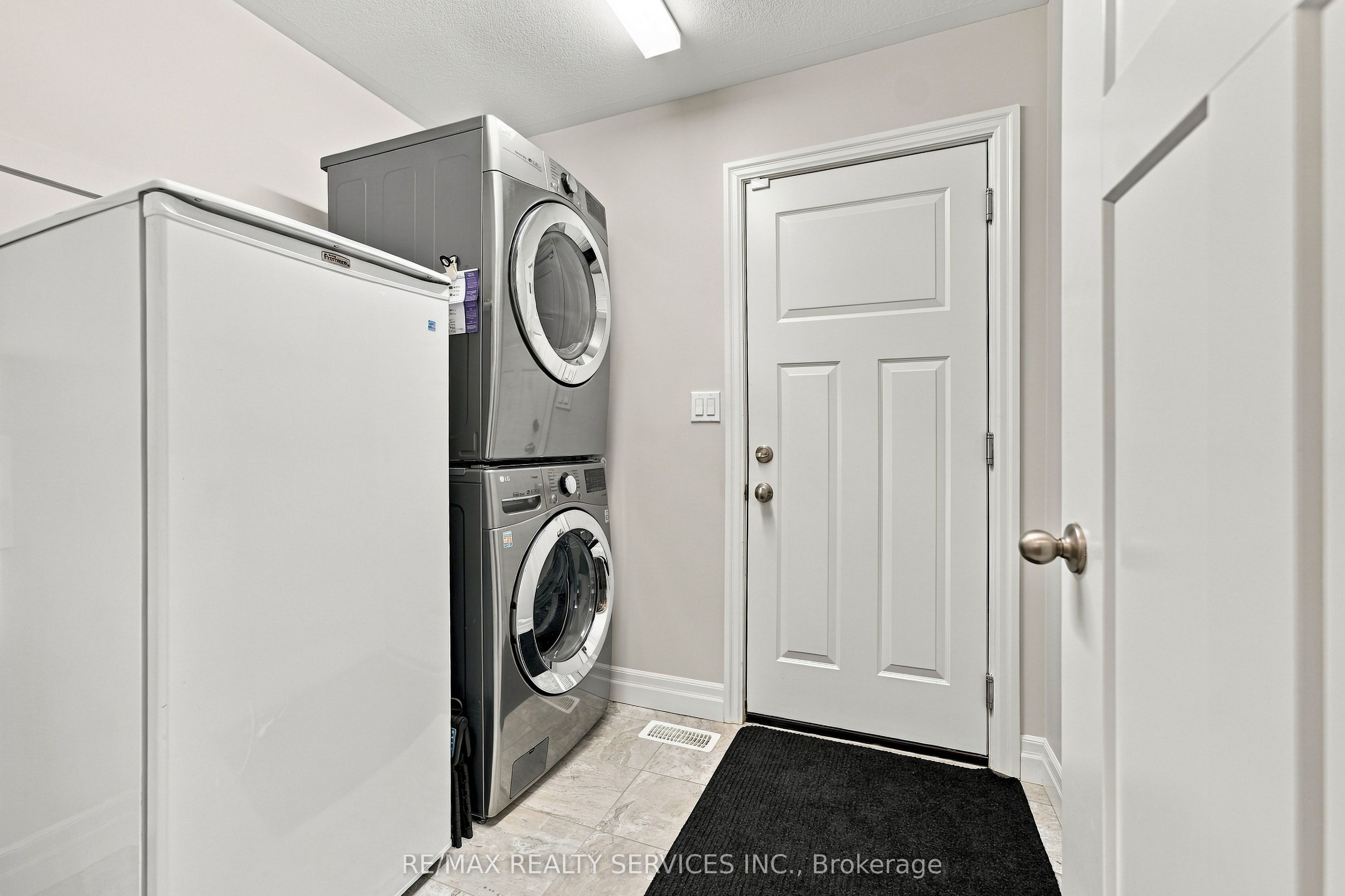 50 Mercedes Drive Property Photo 20