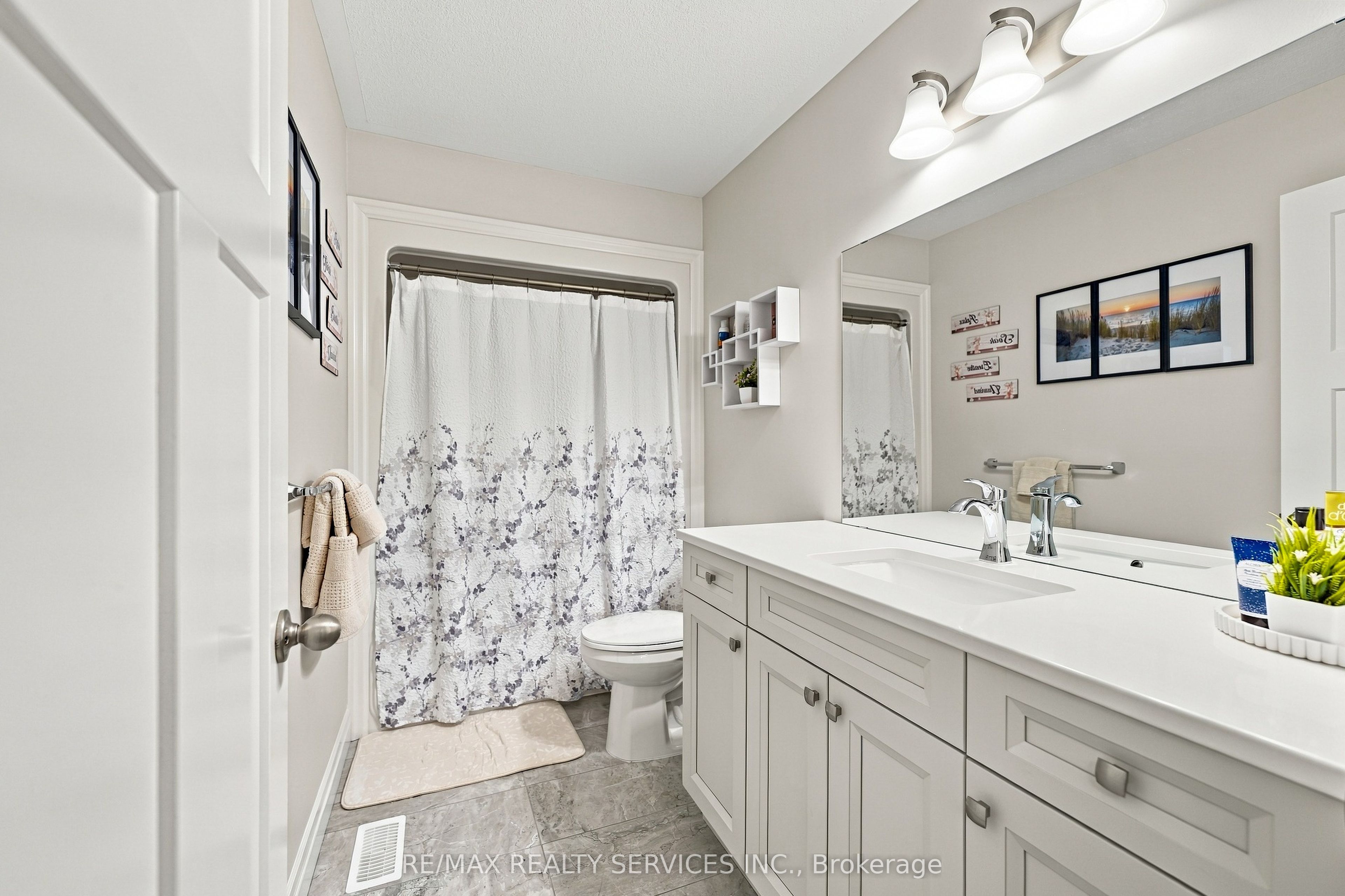 50 Mercedes Drive Property Photo 23