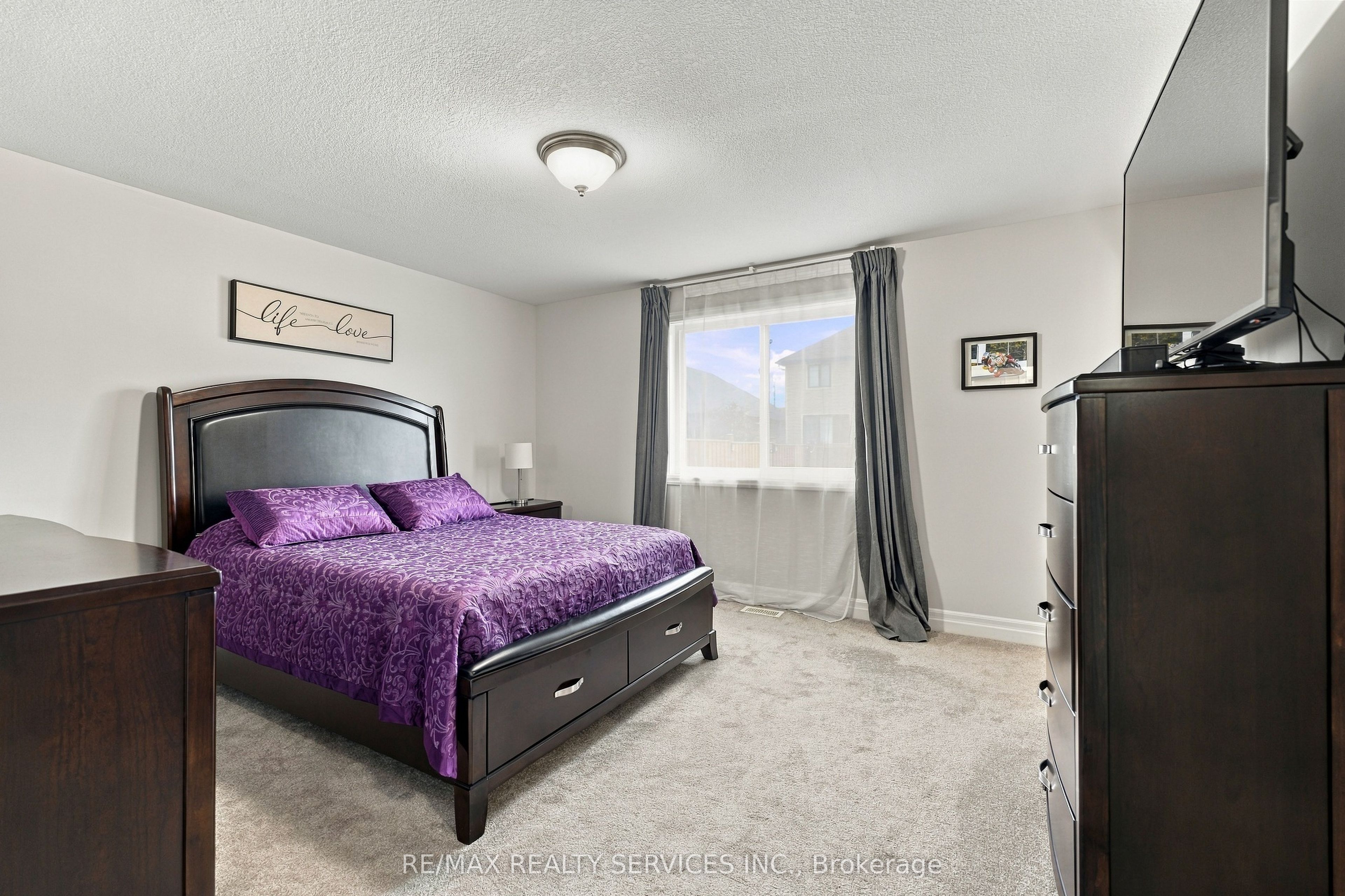 50 Mercedes Drive Property Photo 25