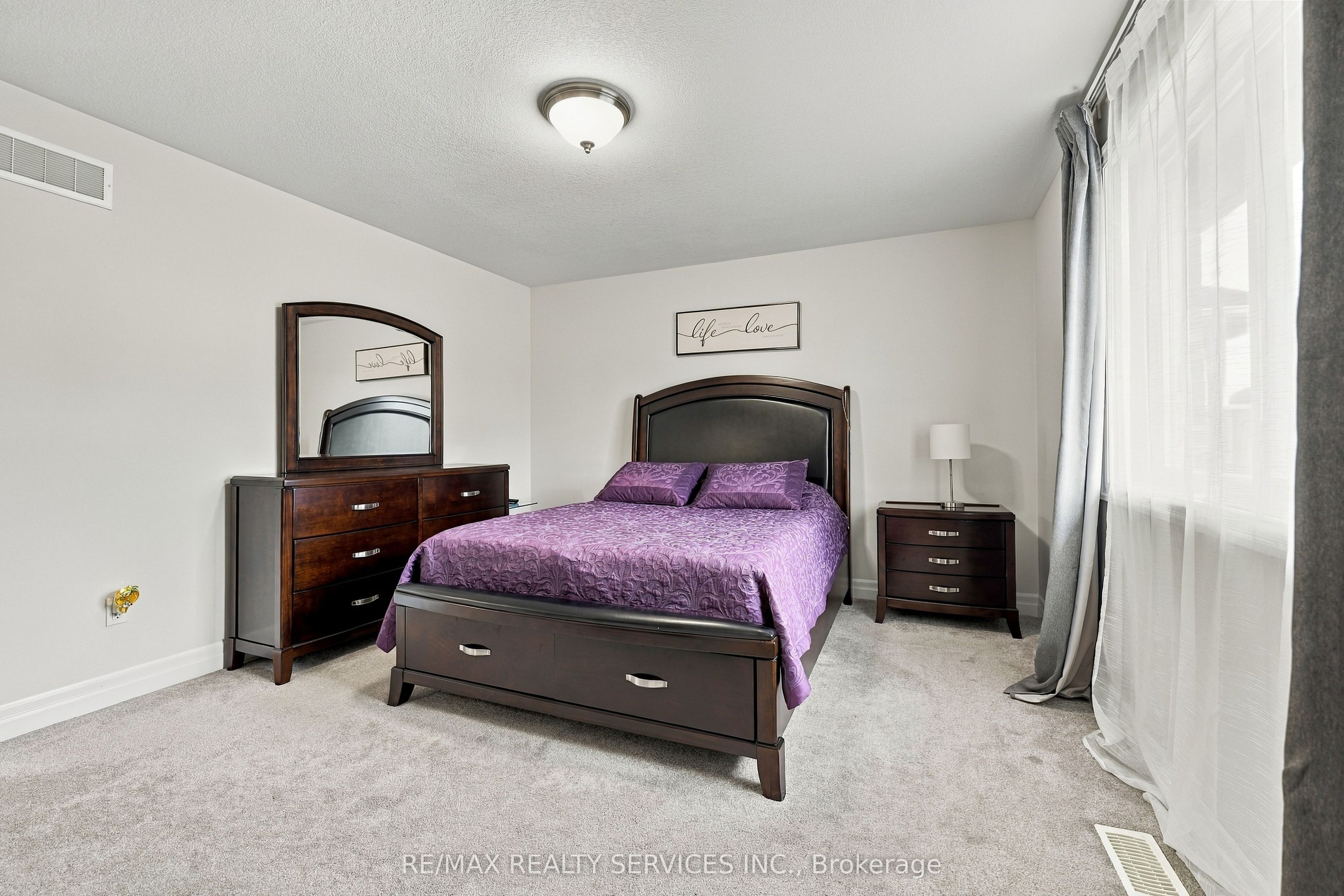 50 Mercedes Drive Property Photo 27