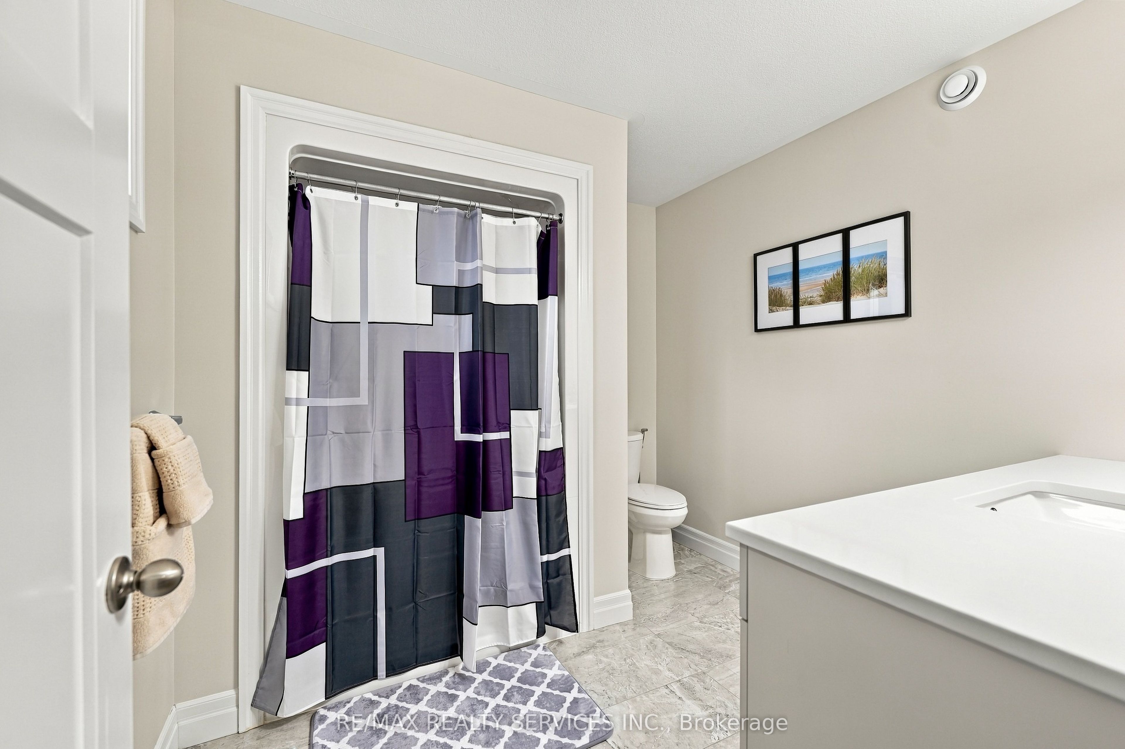 50 Mercedes Drive Property Photo 28