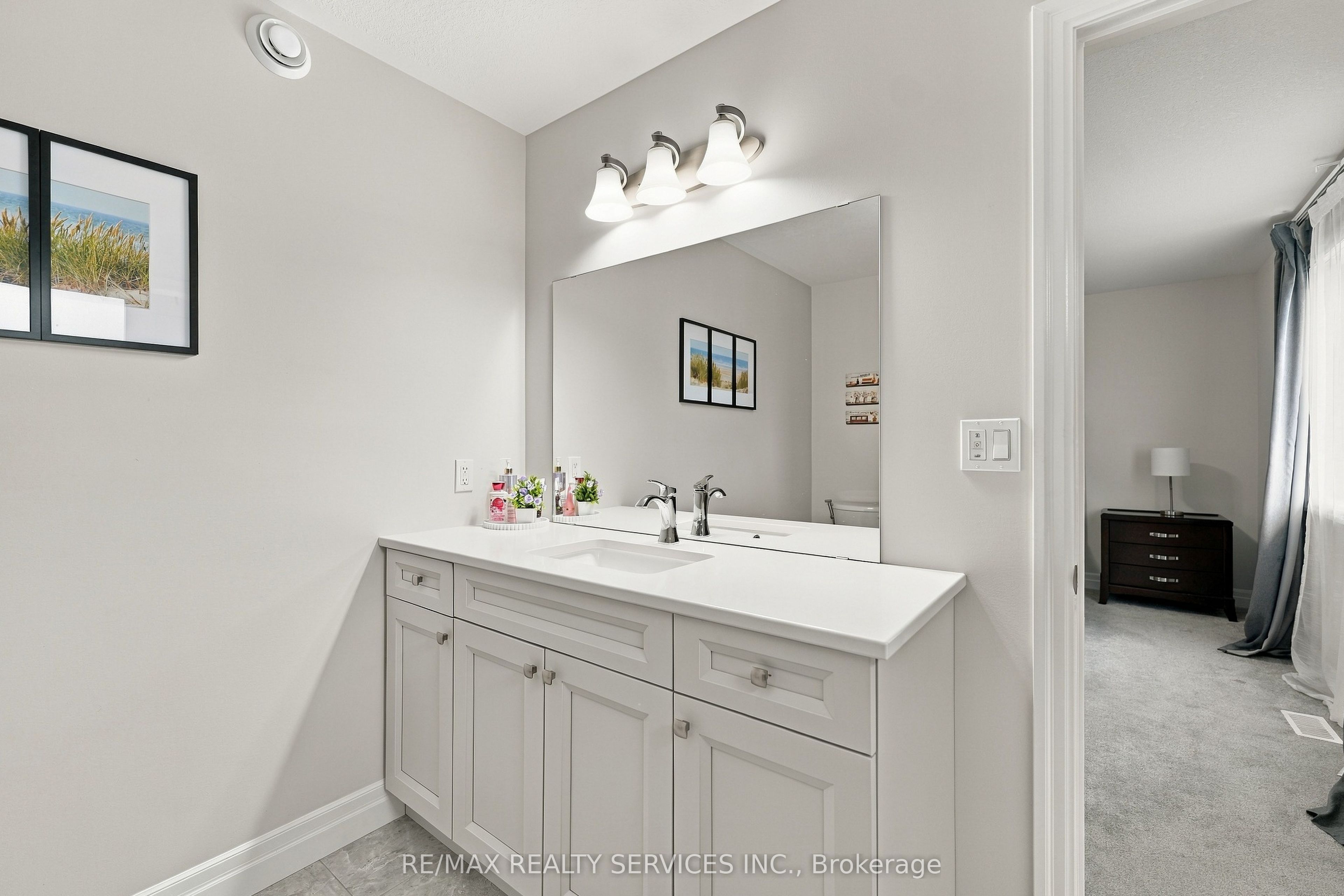 50 Mercedes Drive Property Photo 29