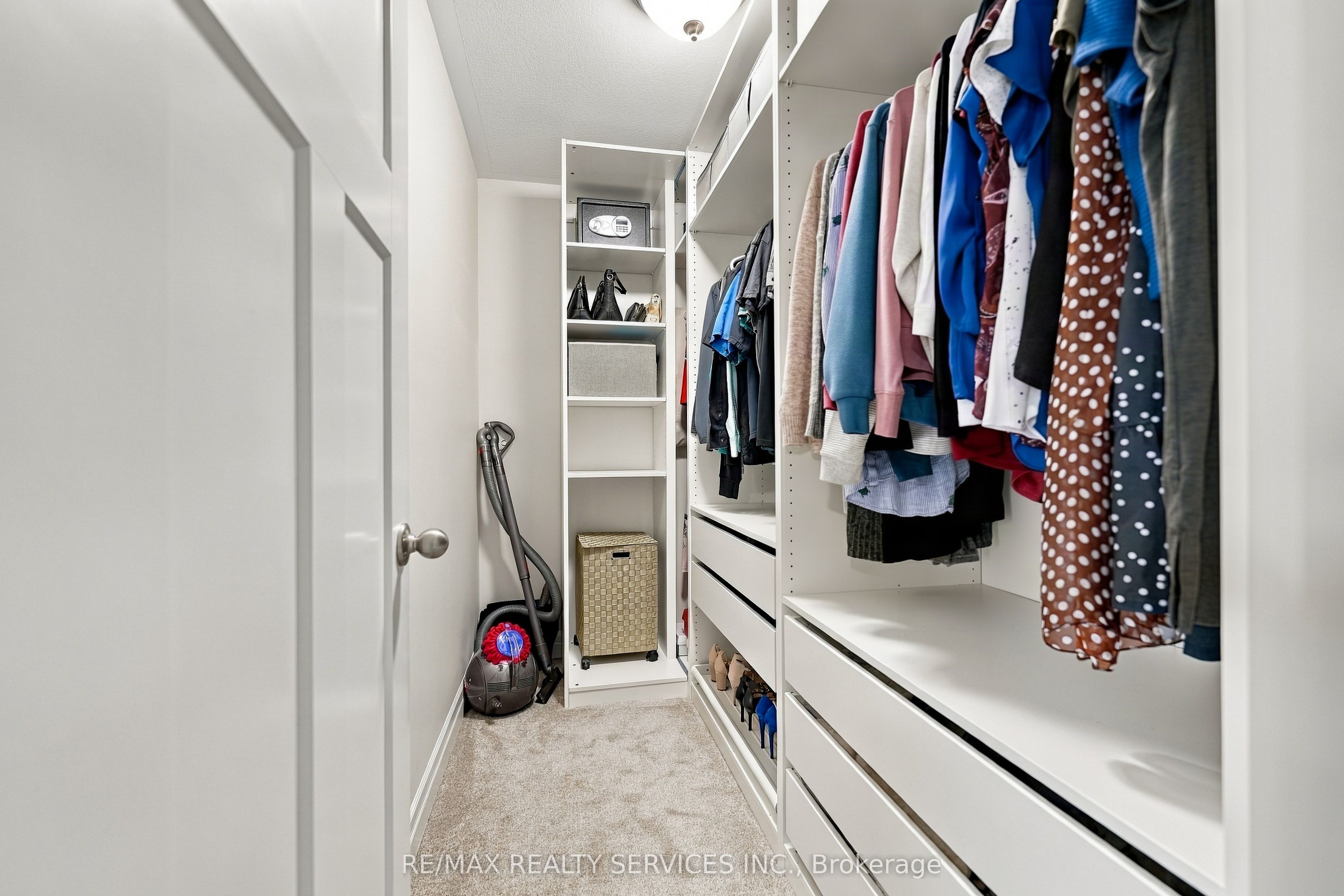 50 Mercedes Drive Property Photo 30