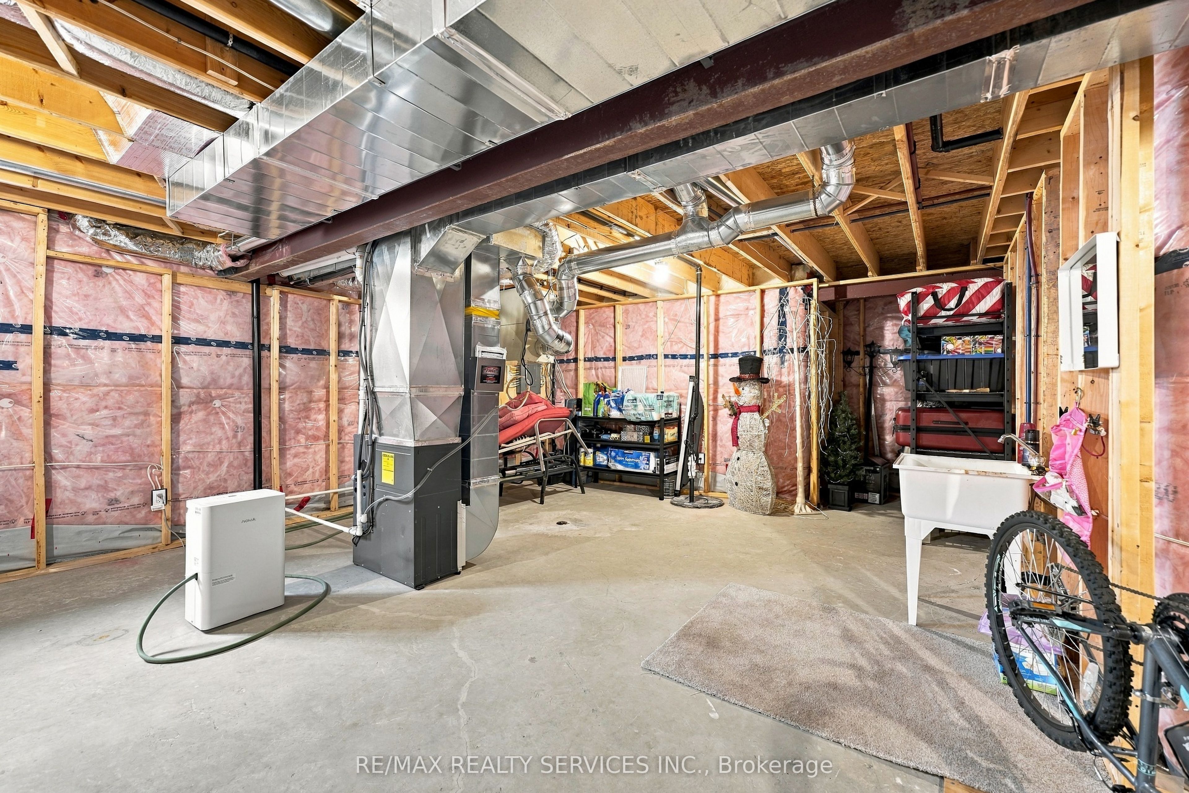 50 Mercedes Drive Property Photo 33