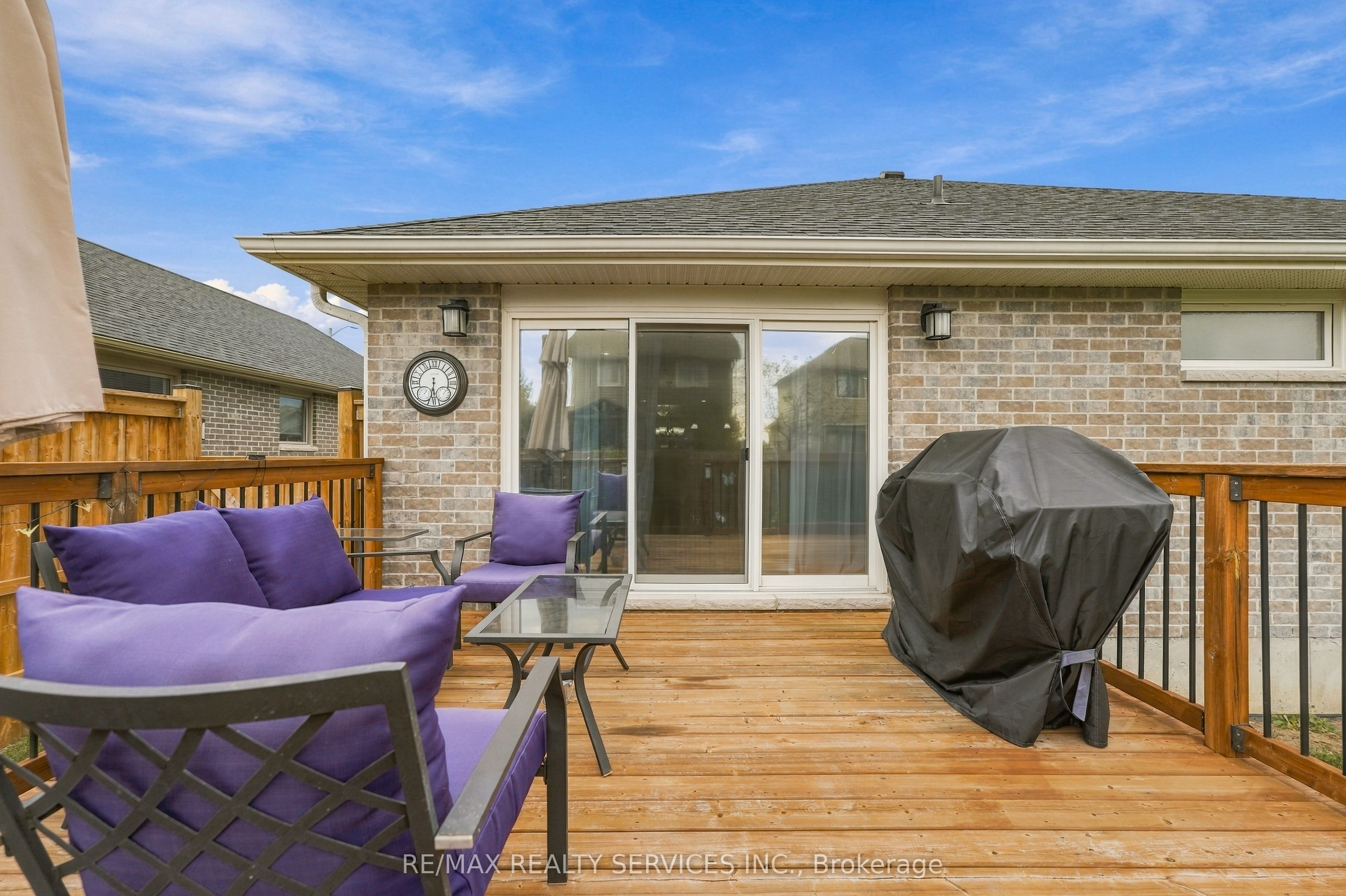 50 Mercedes Drive Property Photo 37