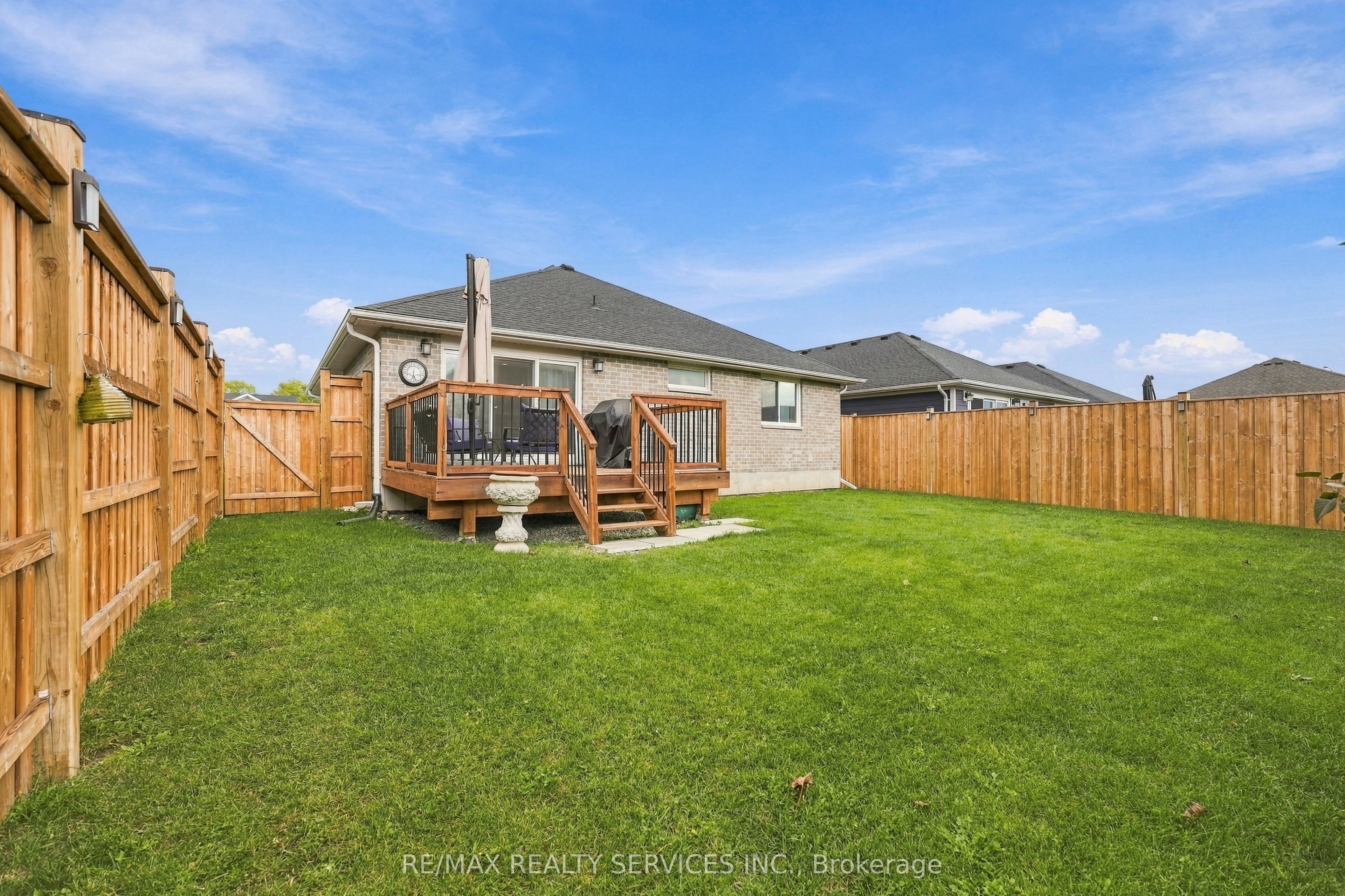 50 Mercedes Drive Property Photo 39