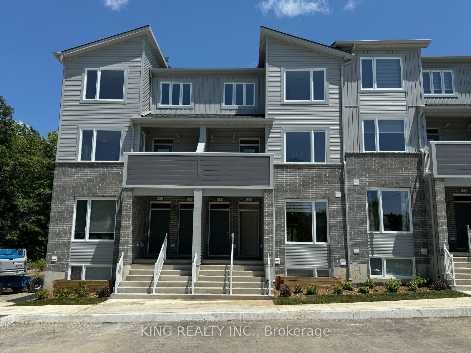 990 Deveron Crescent 47 Property Photo 1