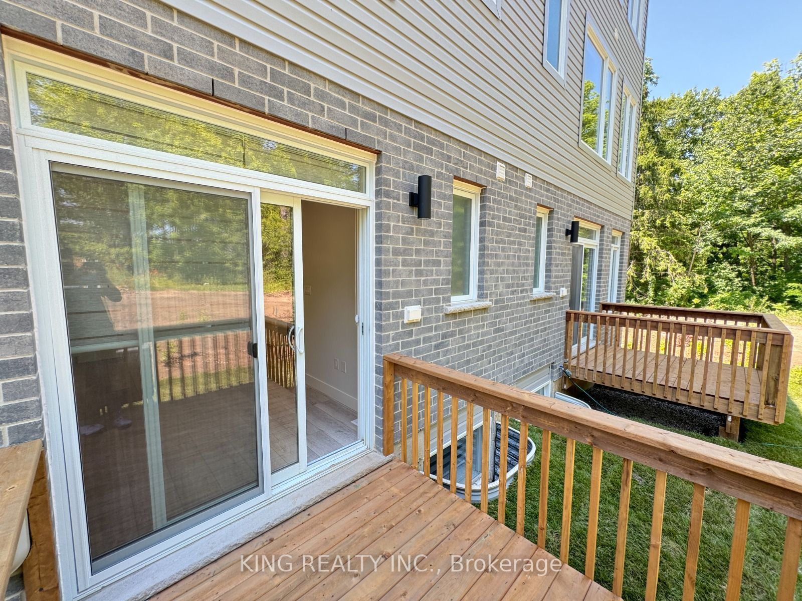 990 Deveron Crescent 47 Property Photo 18