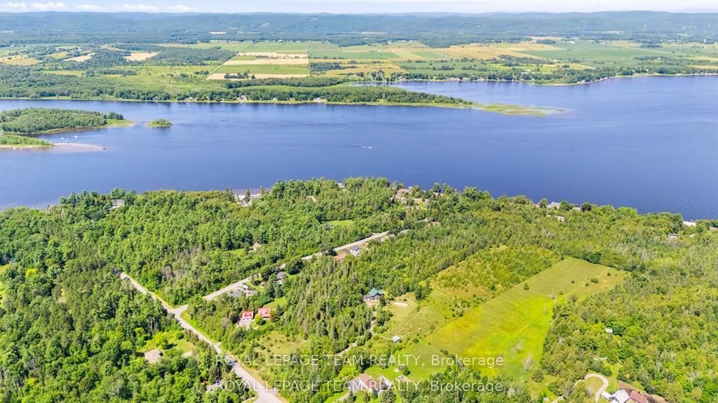 4984 Dunrobin Road Property Photo 6
