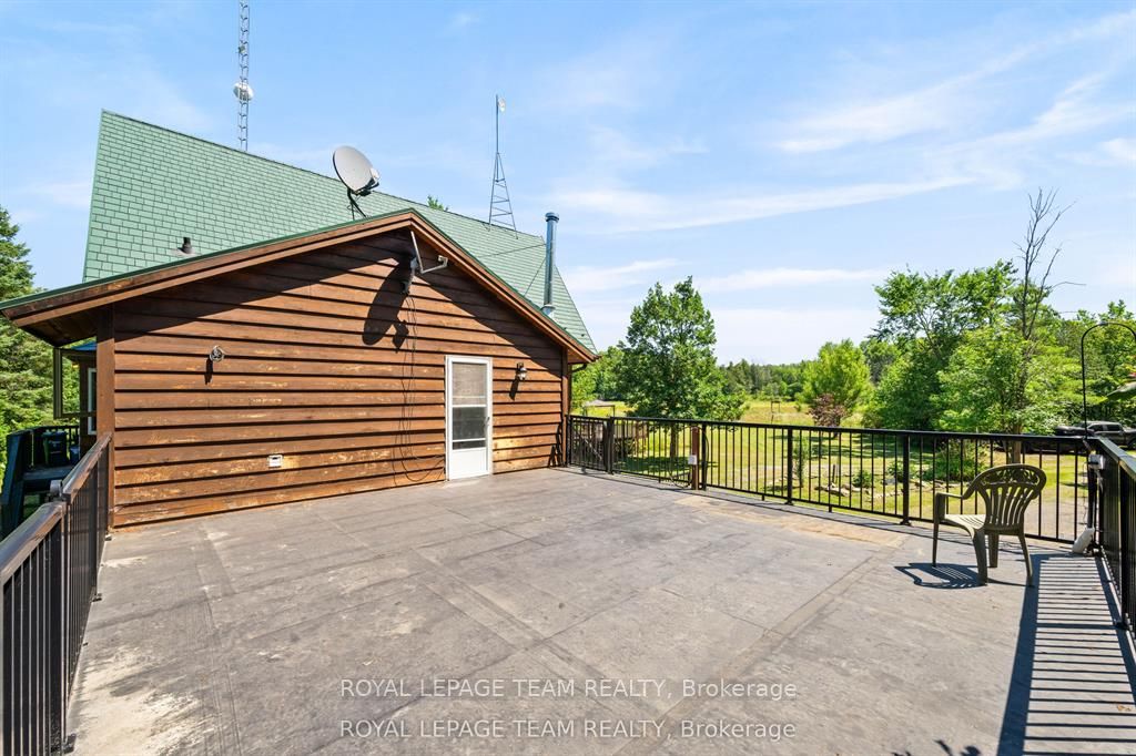 4984 Dunrobin Road Property Photo 7