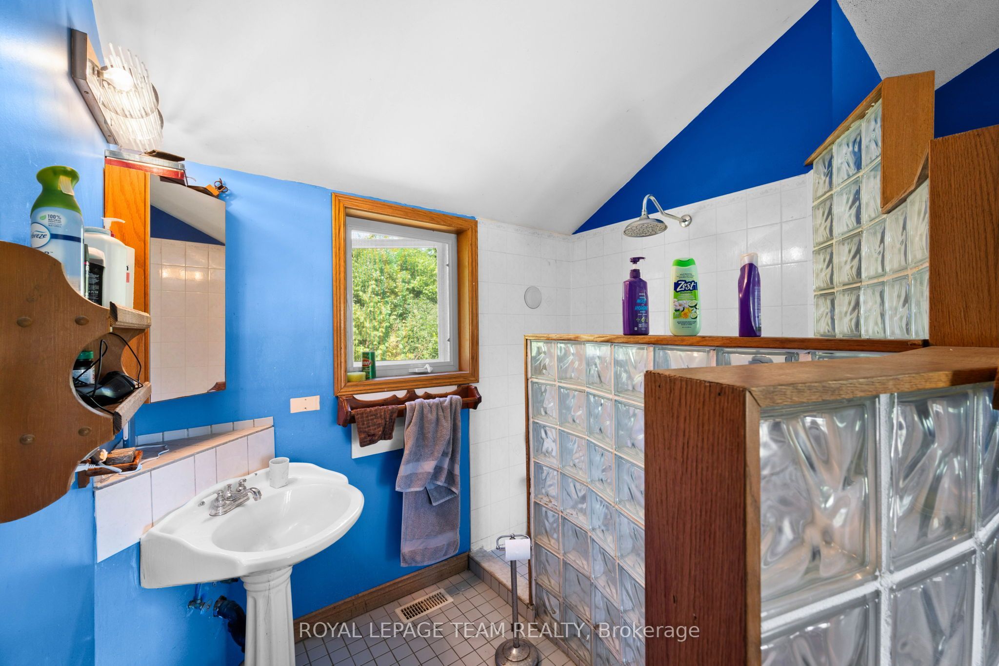 4984 Dunrobin Road Property Photo 19
