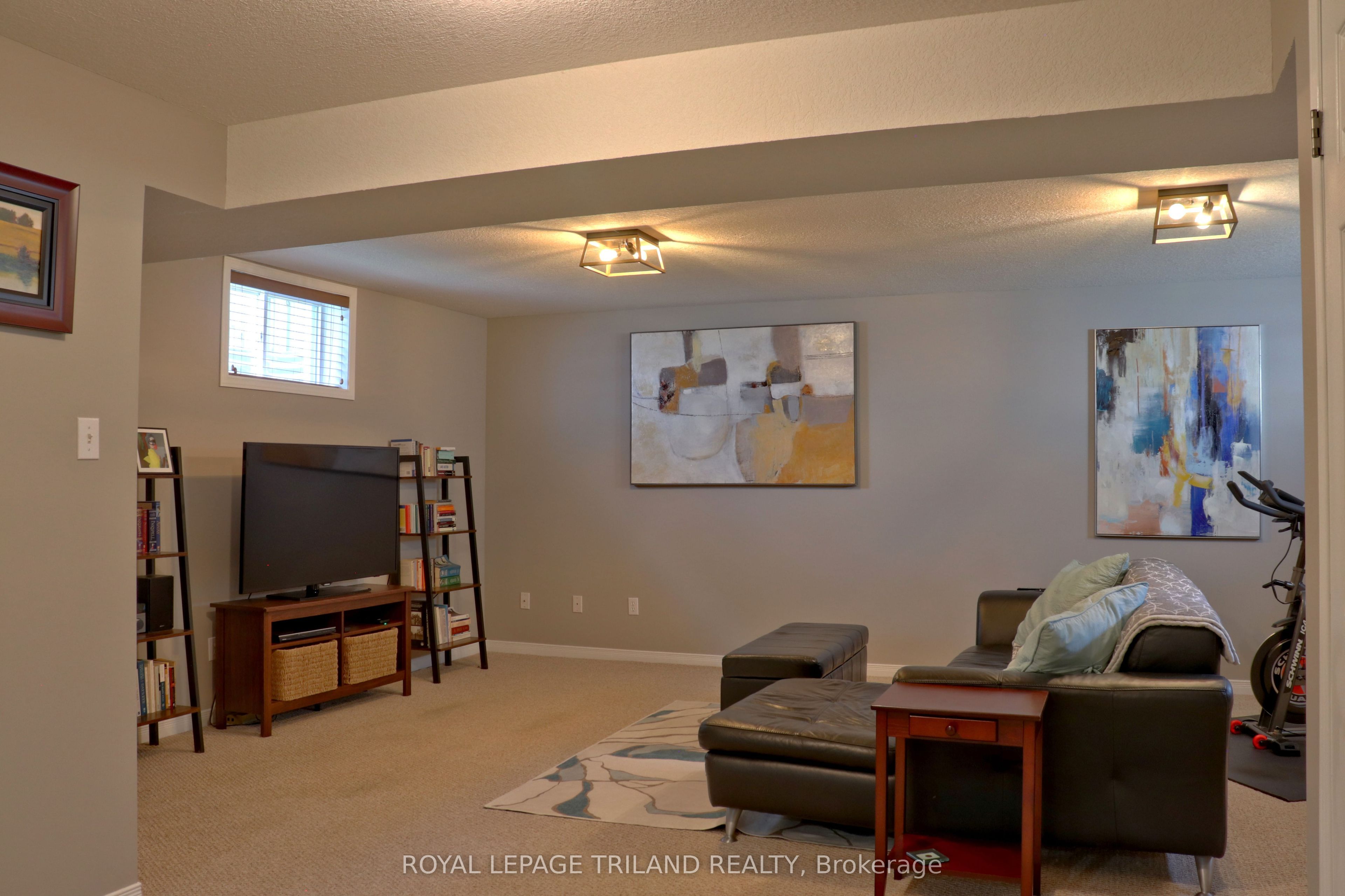 821 Sprucewood Drive Property Photo 11