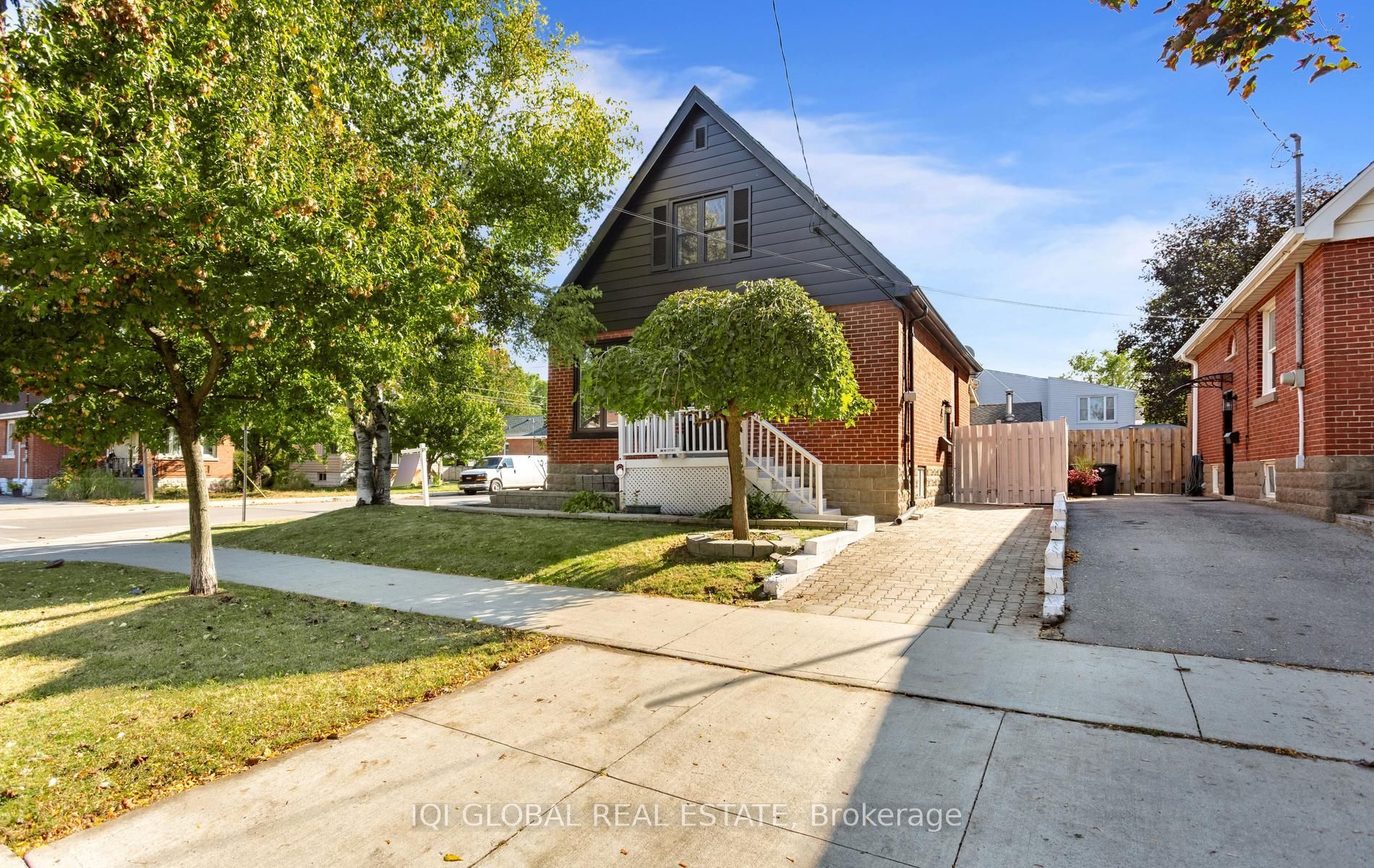 504 E Brucedale Avenue E Property Photo 2