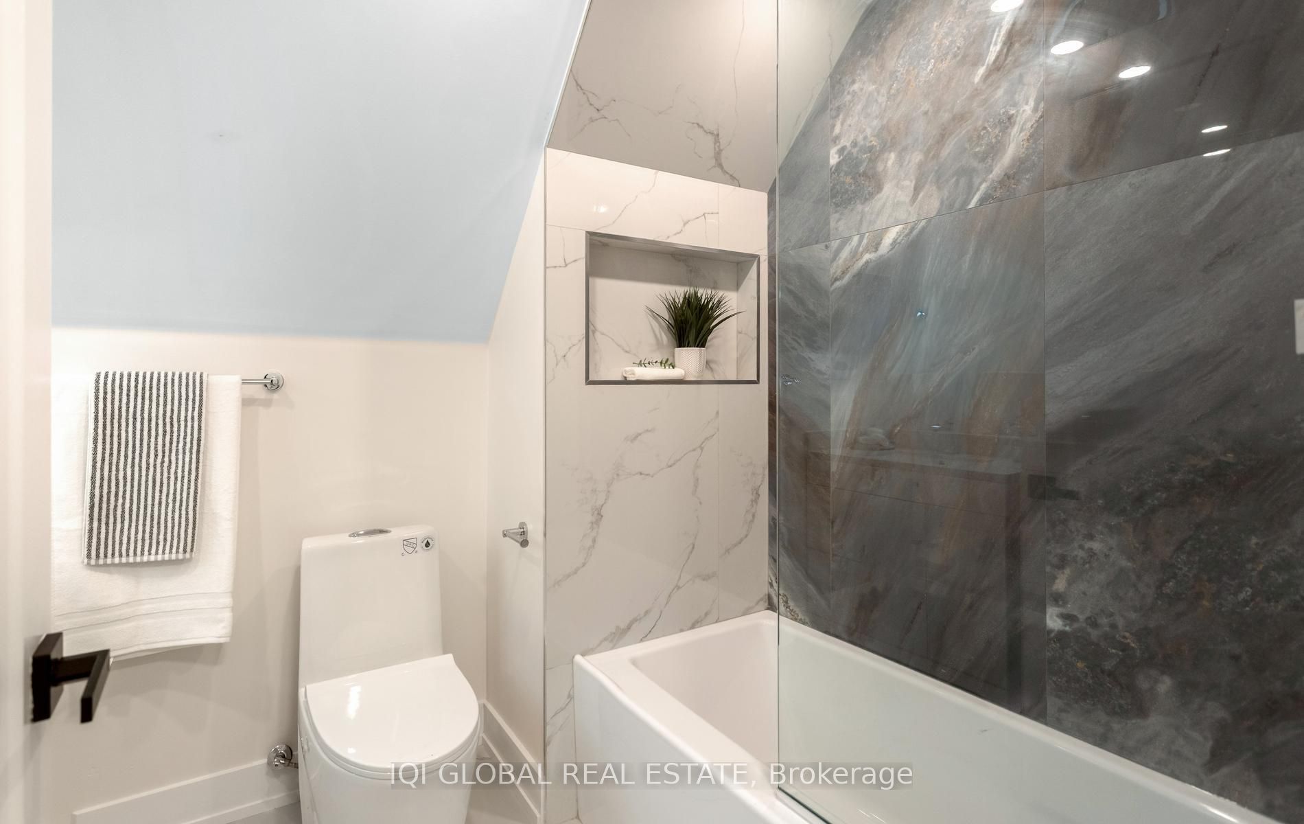 504 E Brucedale Avenue E Property Photo 27