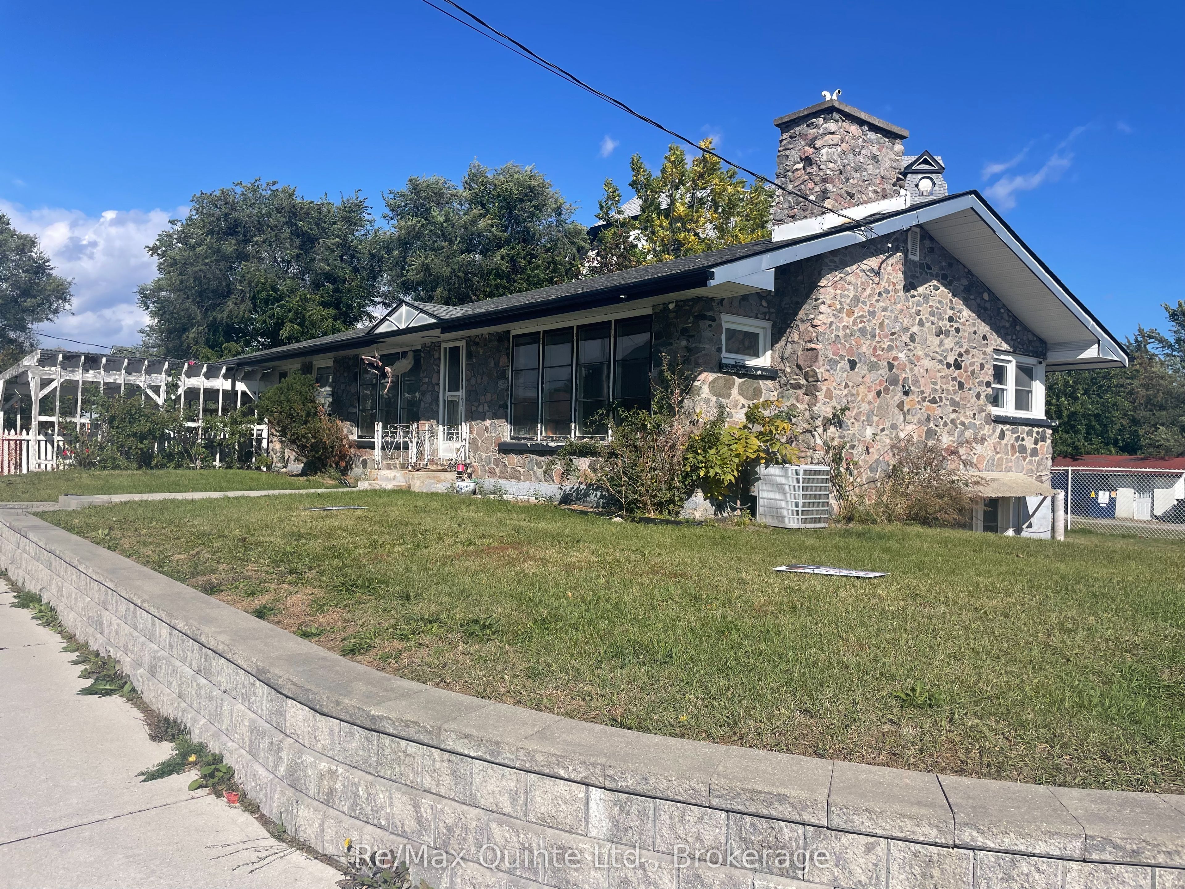 1 Lorne Avenue Property Photo 2