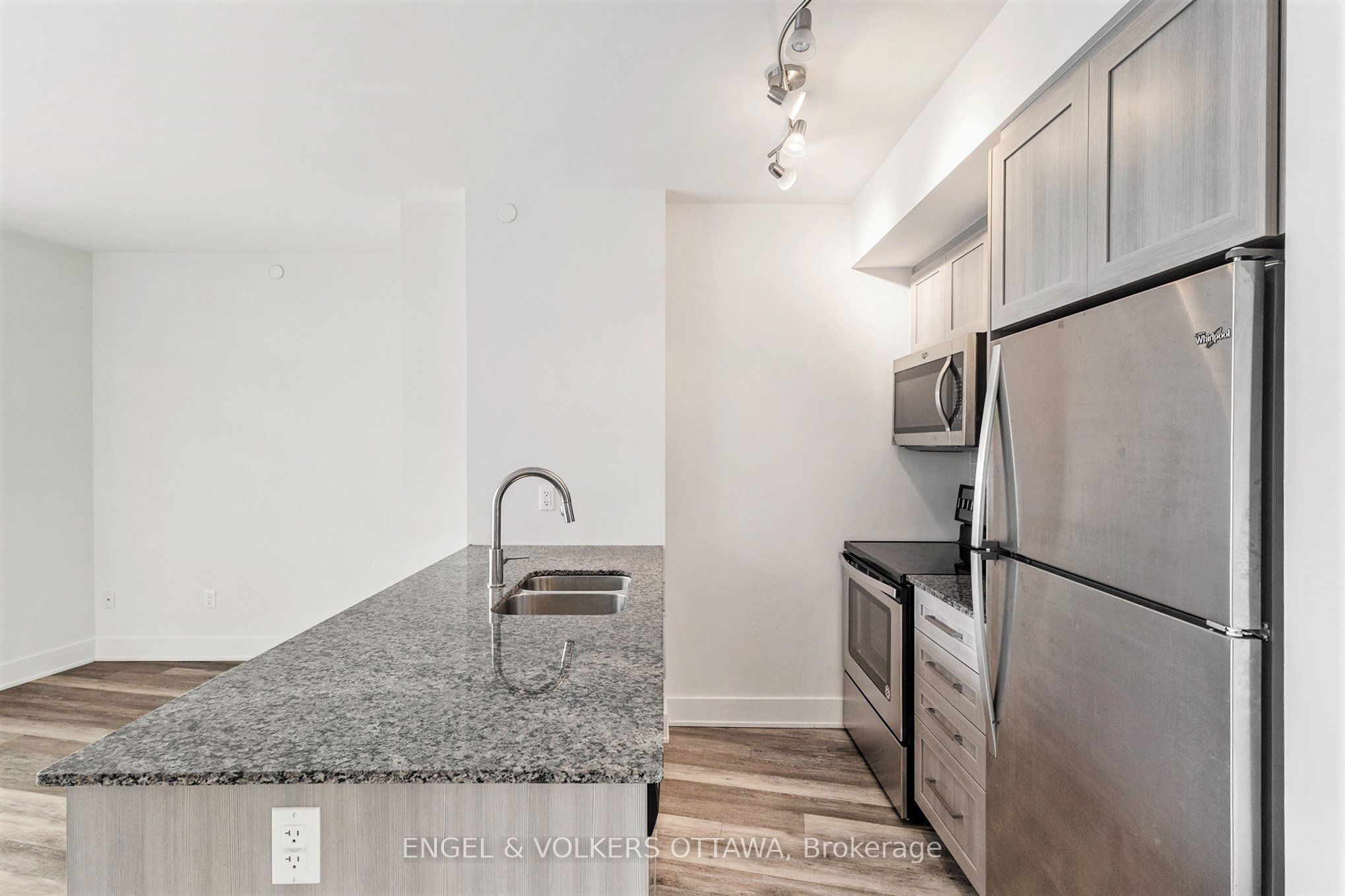 411 Mackay Street 516 Property Photo 5