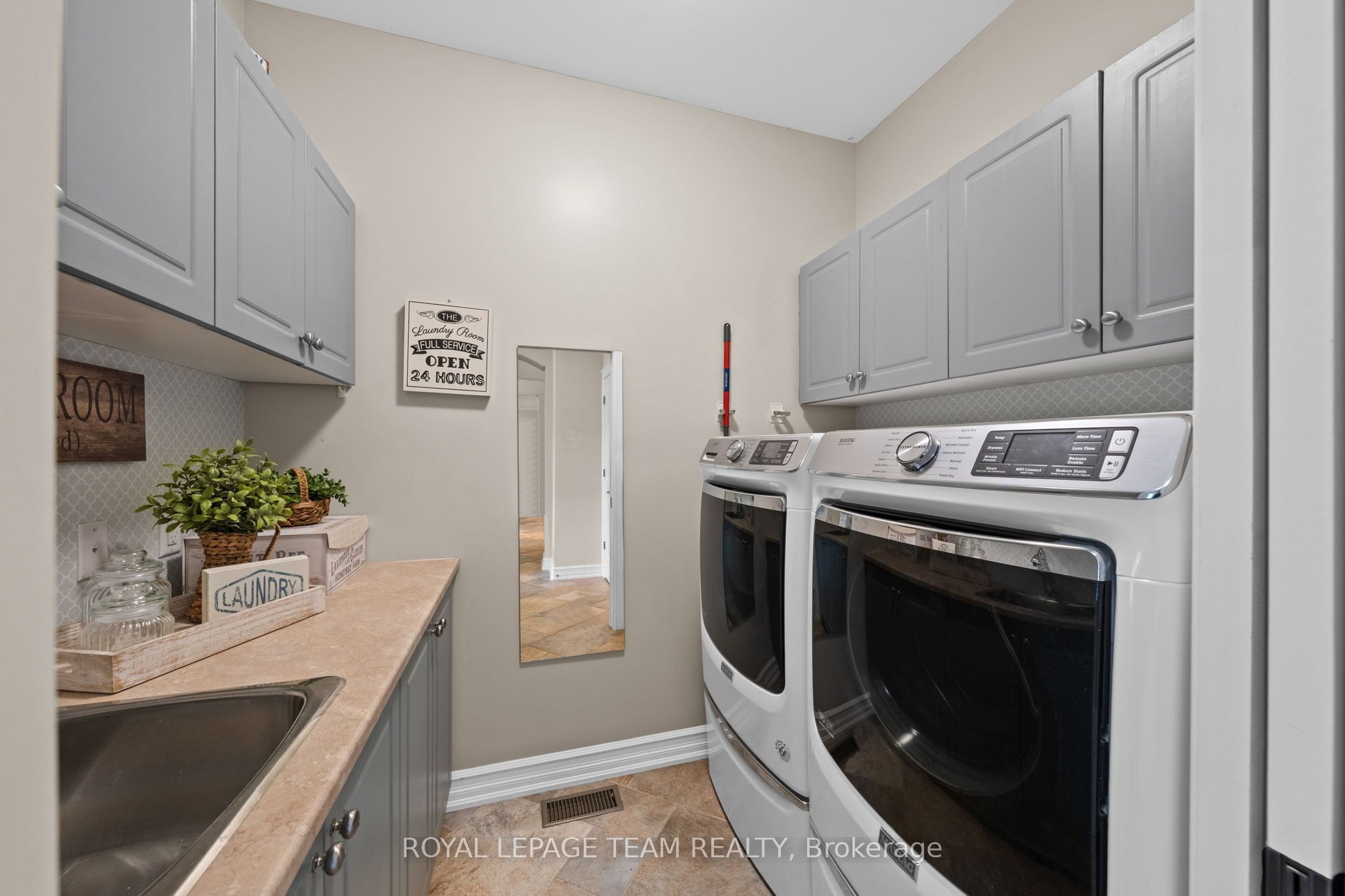418 Lockmaster Crescent Property Photo 21