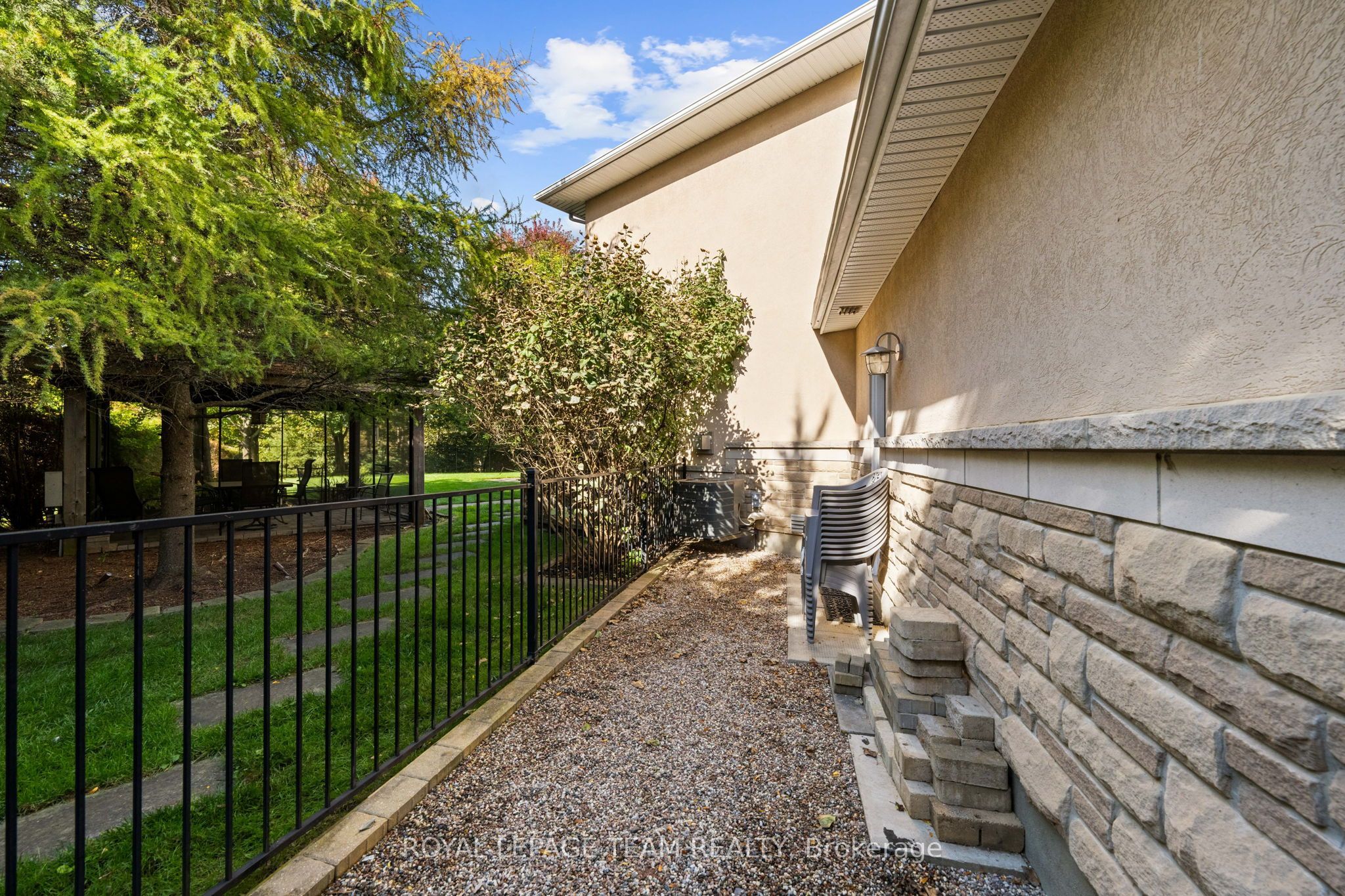 418 Lockmaster Crescent Property Photo 45
