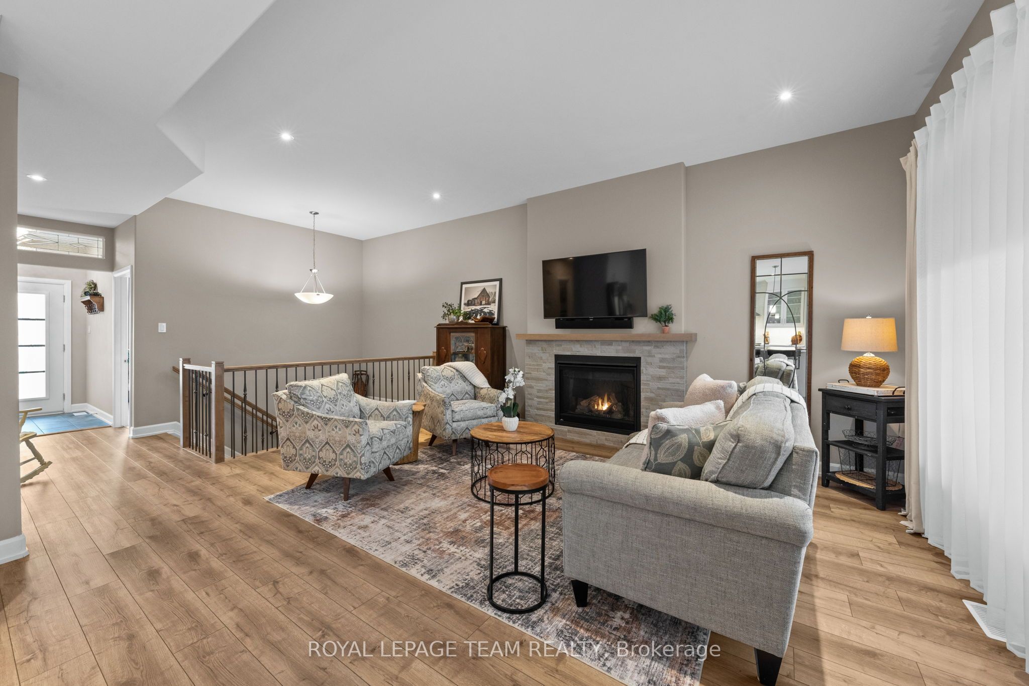 433 Aurora Street Property Photo 8