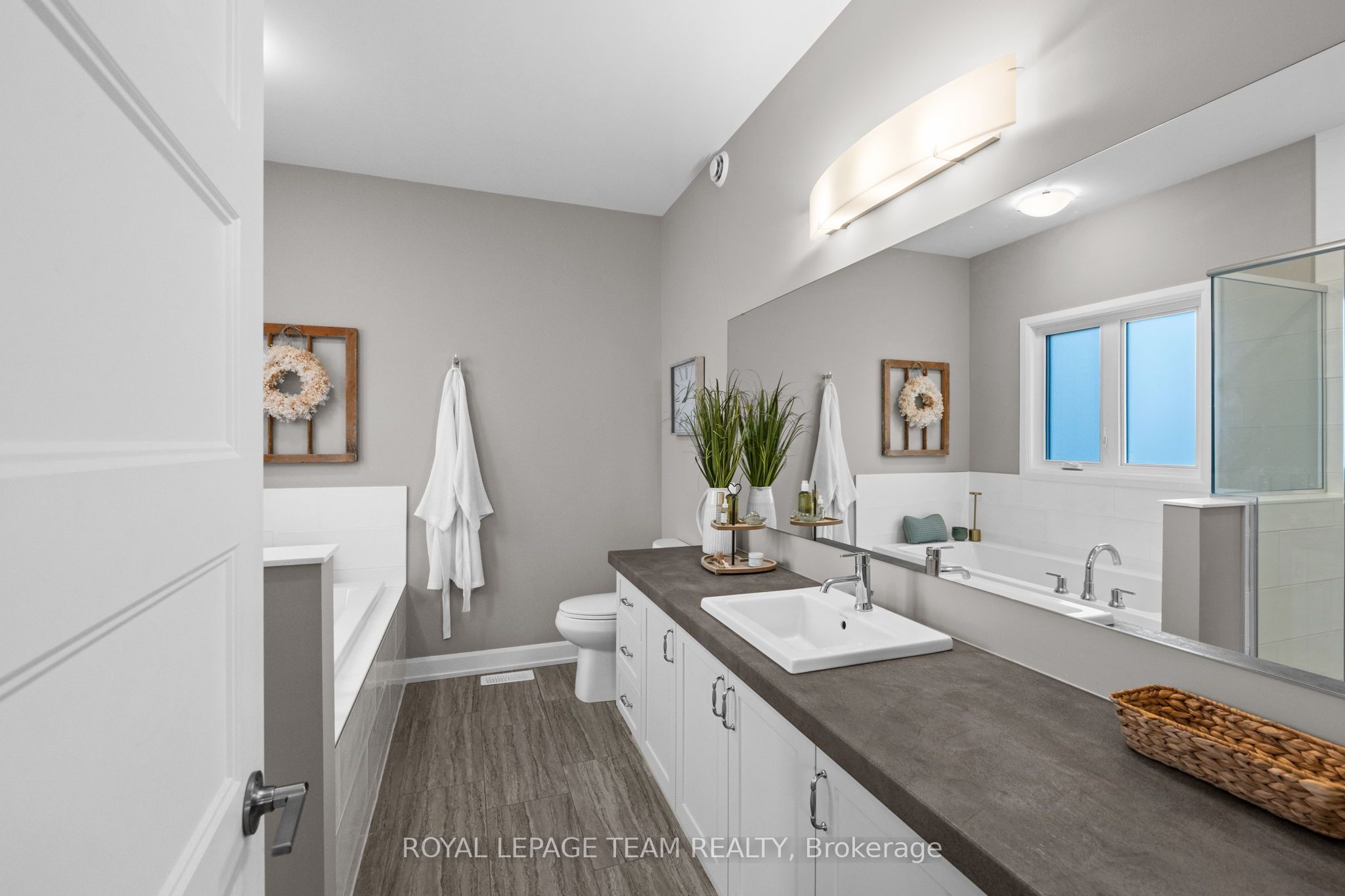 433 Aurora Street Property Photo 22