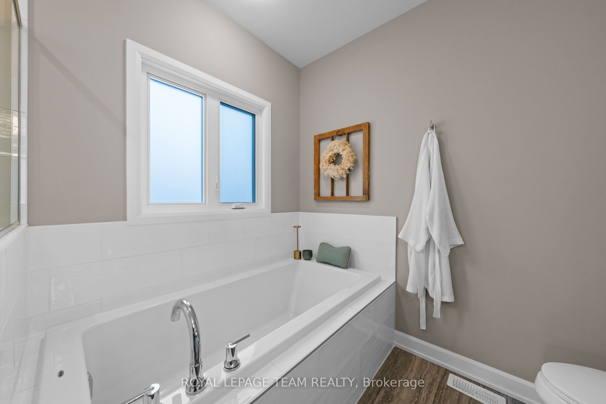 433 Aurora Street Property Photo 23