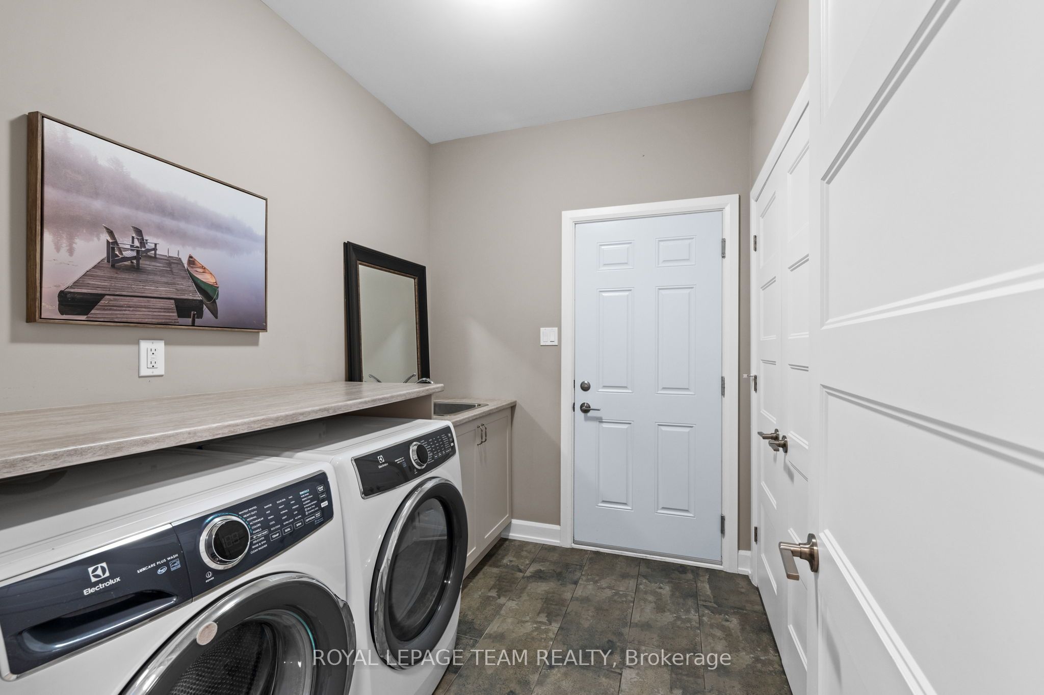 433 Aurora Street Property Photo 28