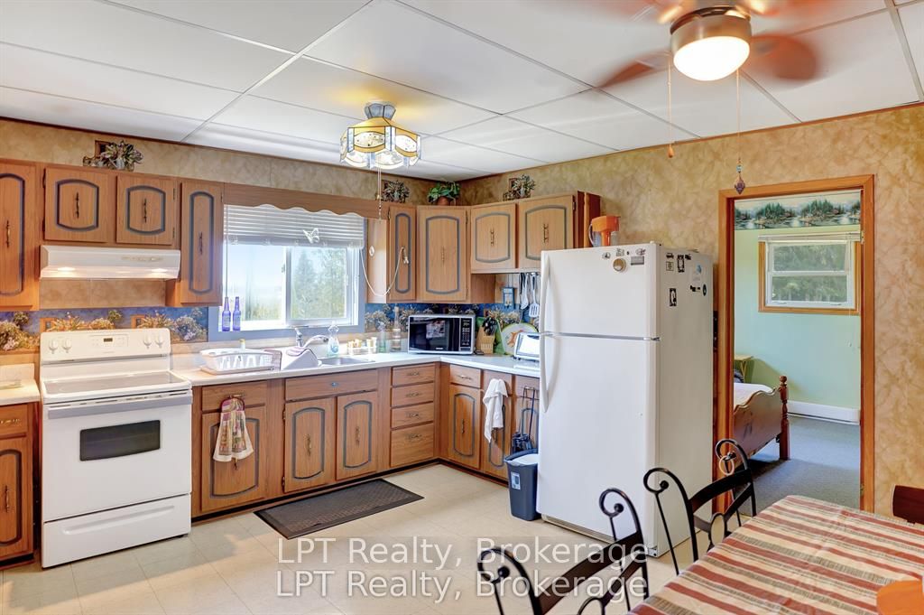 621 Huron Road Property Photo 10