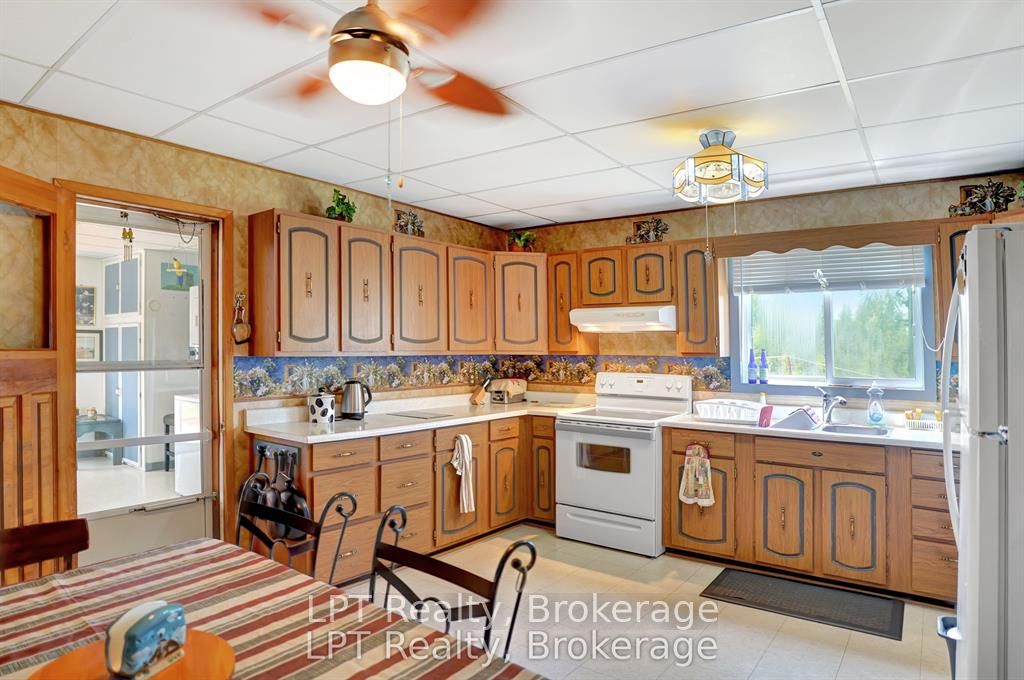 621 Huron Road Property Photo 11