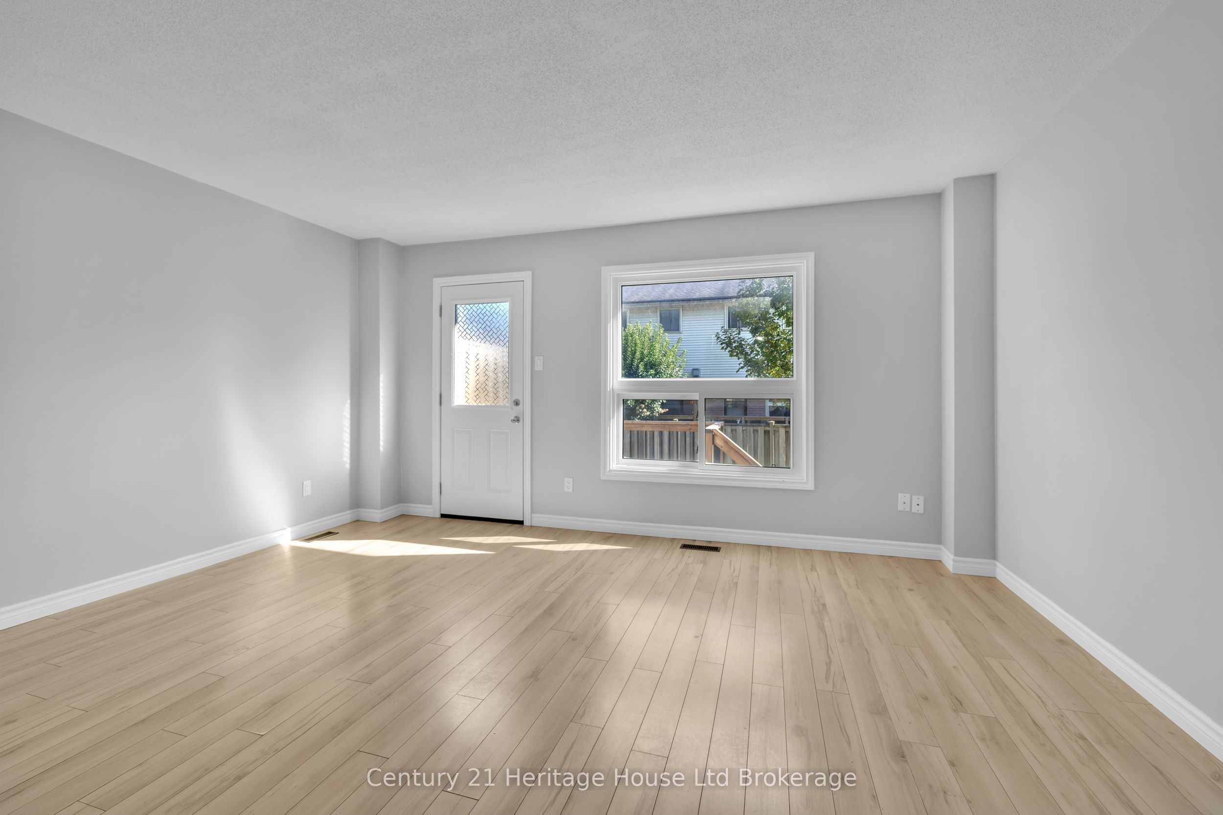 1135 Nellis Street 2 Property Photo 5