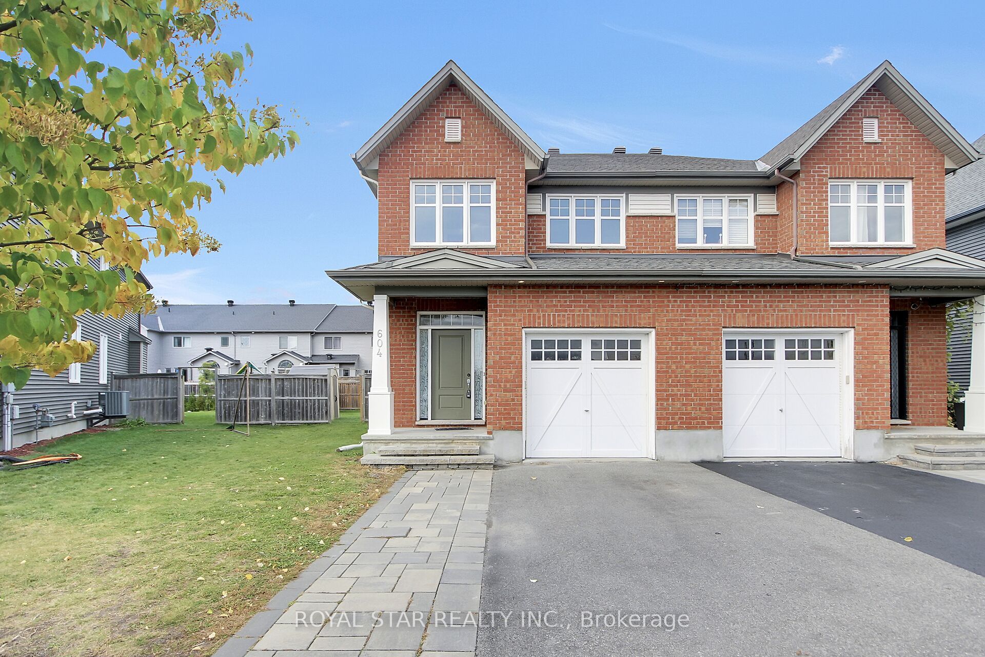 604 Moorpark Avenue Property Photo 1
