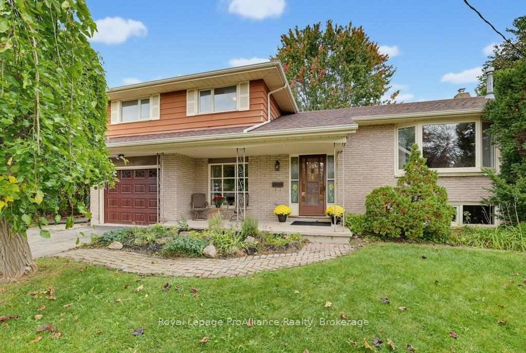 23 Thorncliffe Drive Property Photo 1