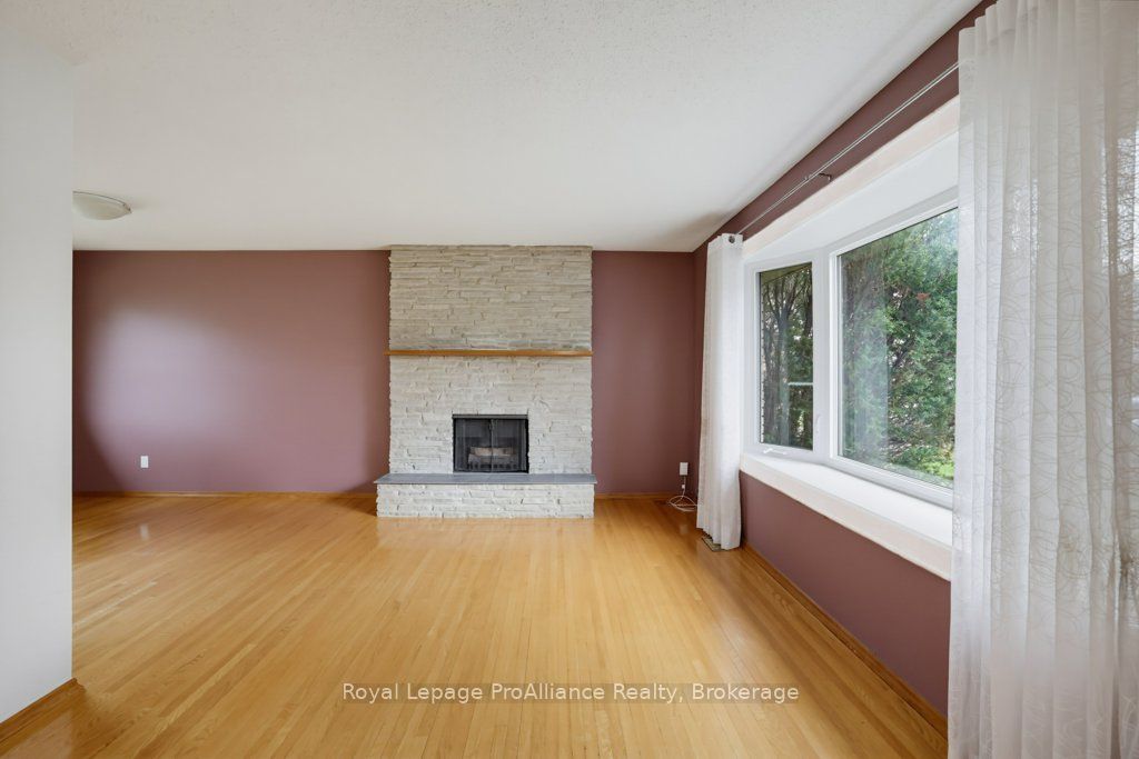 23 Thorncliffe Drive Property Photo 4