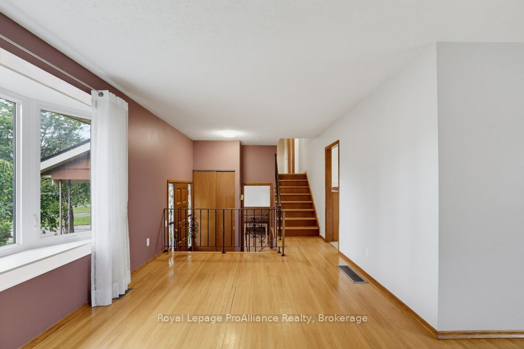 23 Thorncliffe Drive Property Photo 6