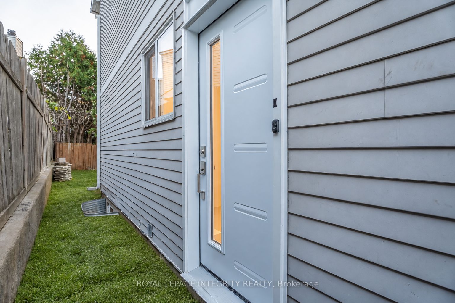 775 Kingfisher Crescent A Property Photo 3