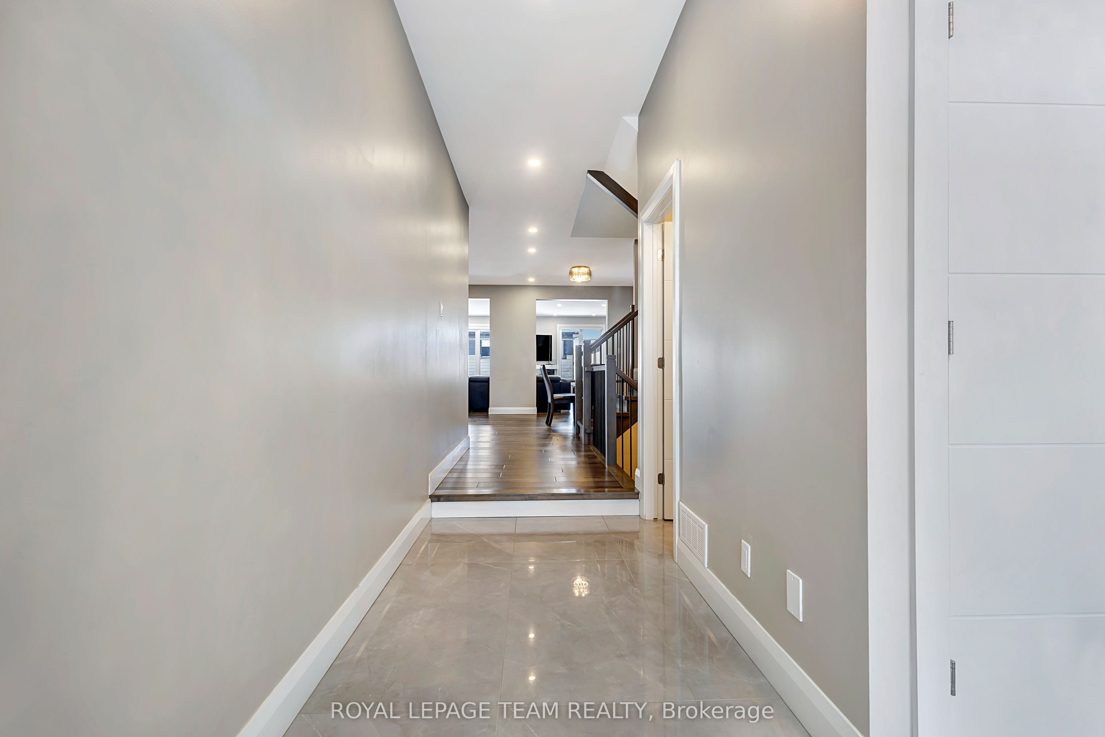 348 Abbeydale Circle Property Photo 3