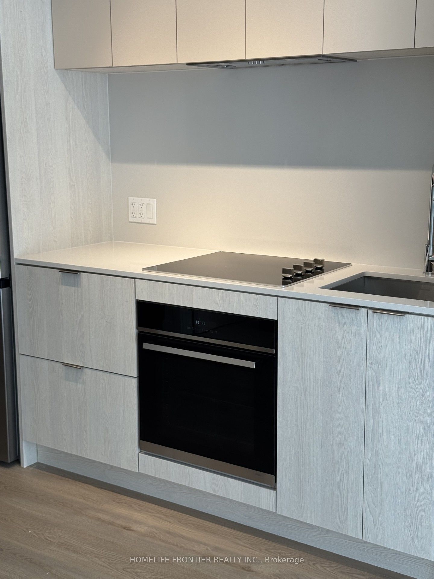 101 John Street 1615 Property Photo 4