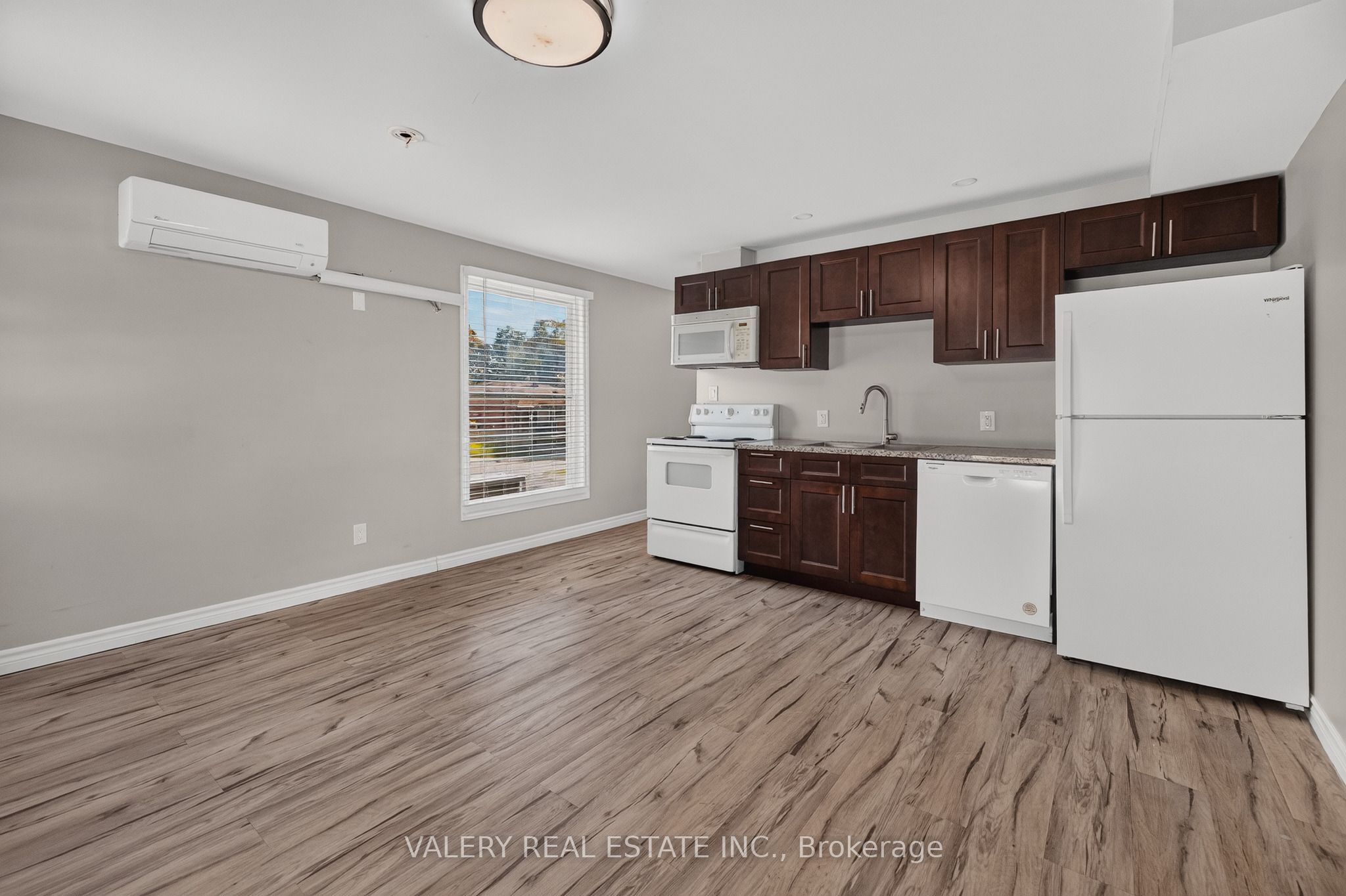 752 Sherring Street Property Photo 4