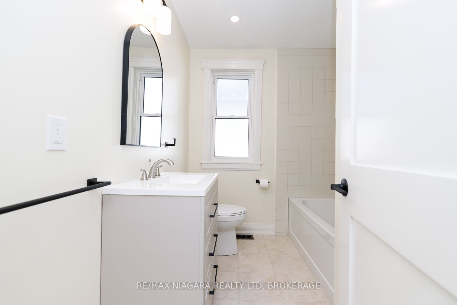 245 Bowen Road Property Photo 19