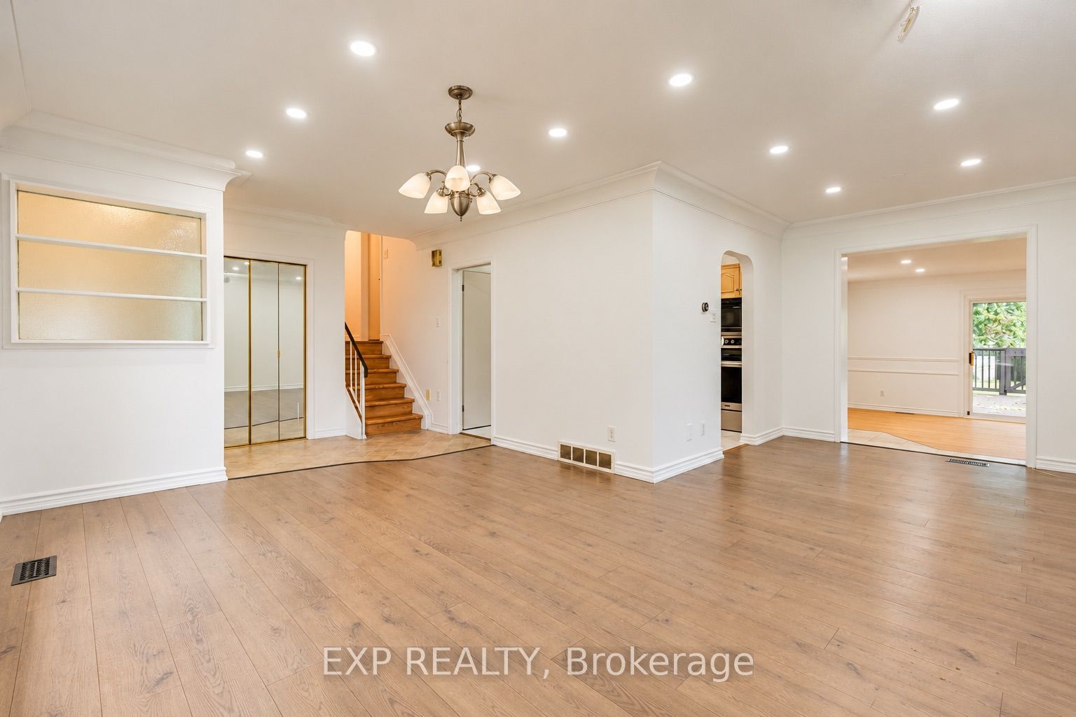 1085 Saint Laurent Drive Property Photo 8