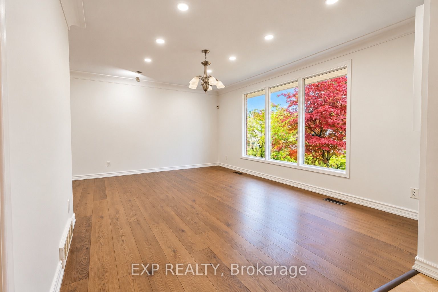 1085 Saint Laurent Drive Property Photo 9