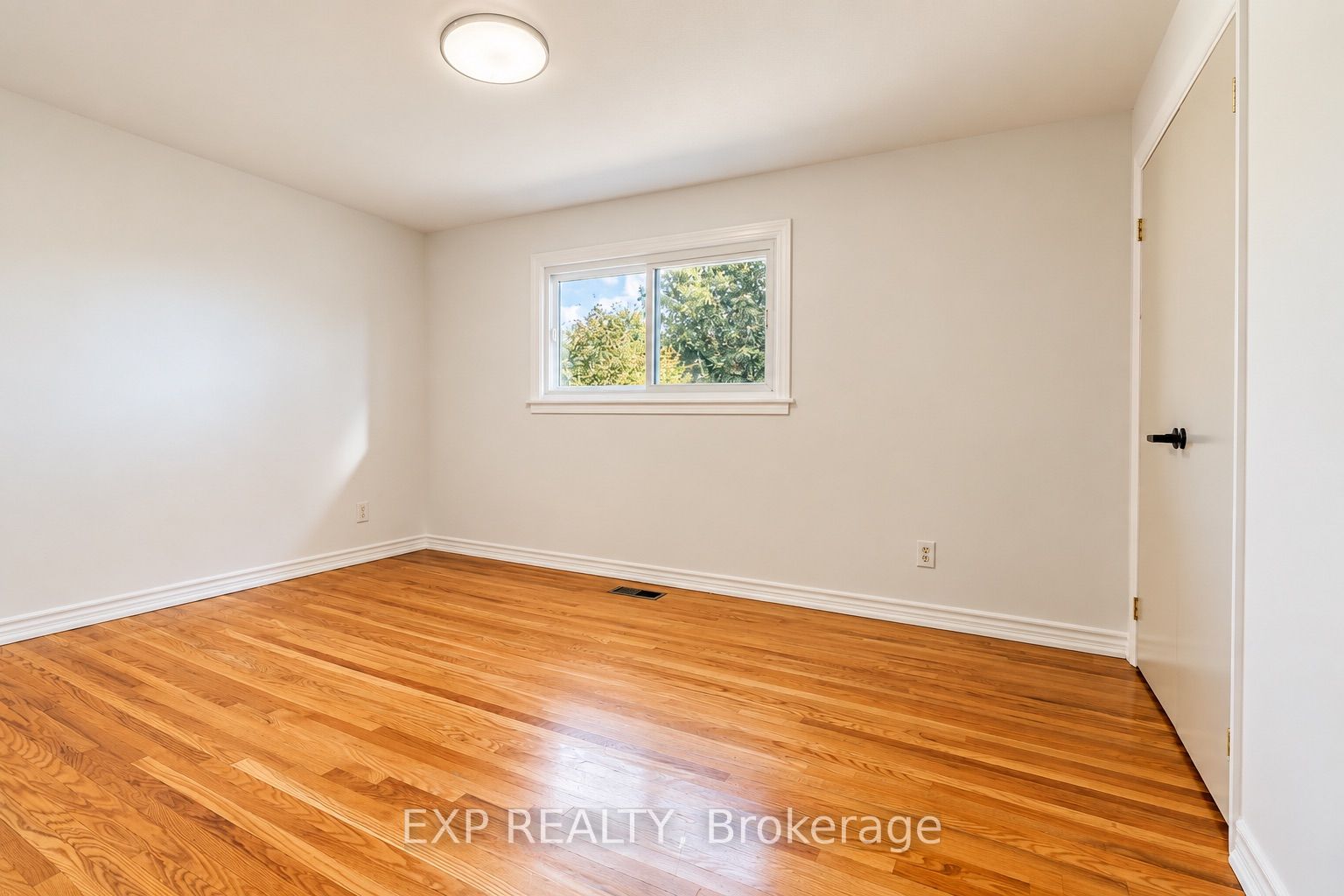 1085 Saint Laurent Drive Property Photo 13