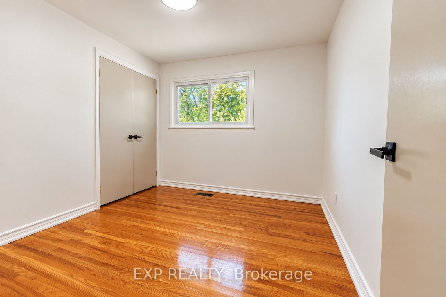 1085 Saint Laurent Drive Property Photo 17
