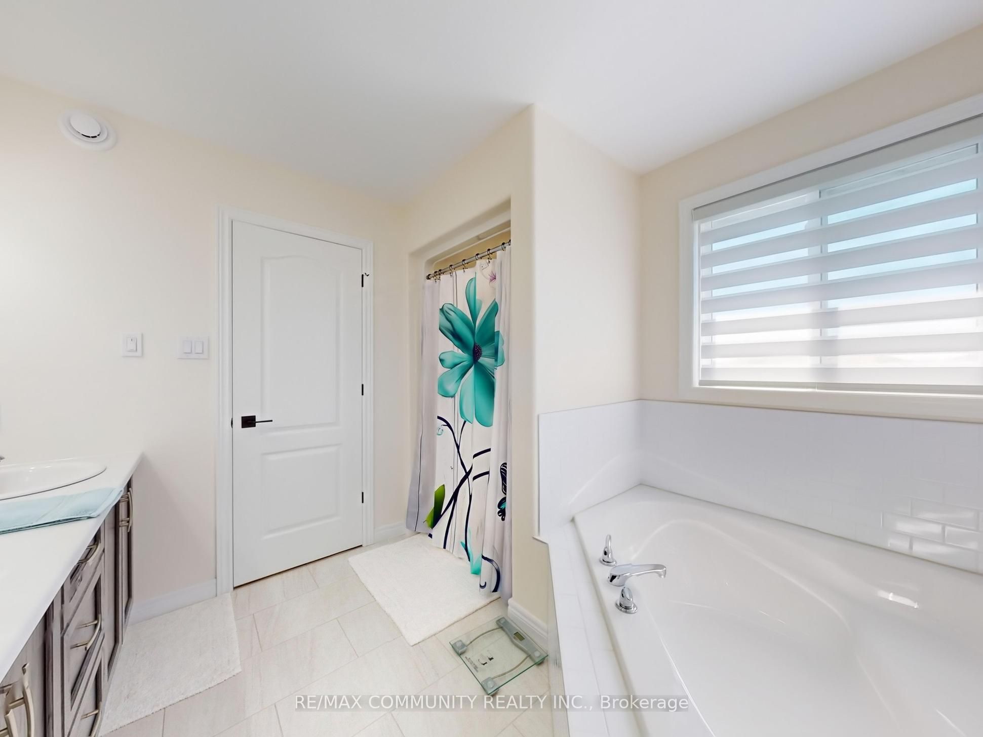 X13883494 Property Photo 24